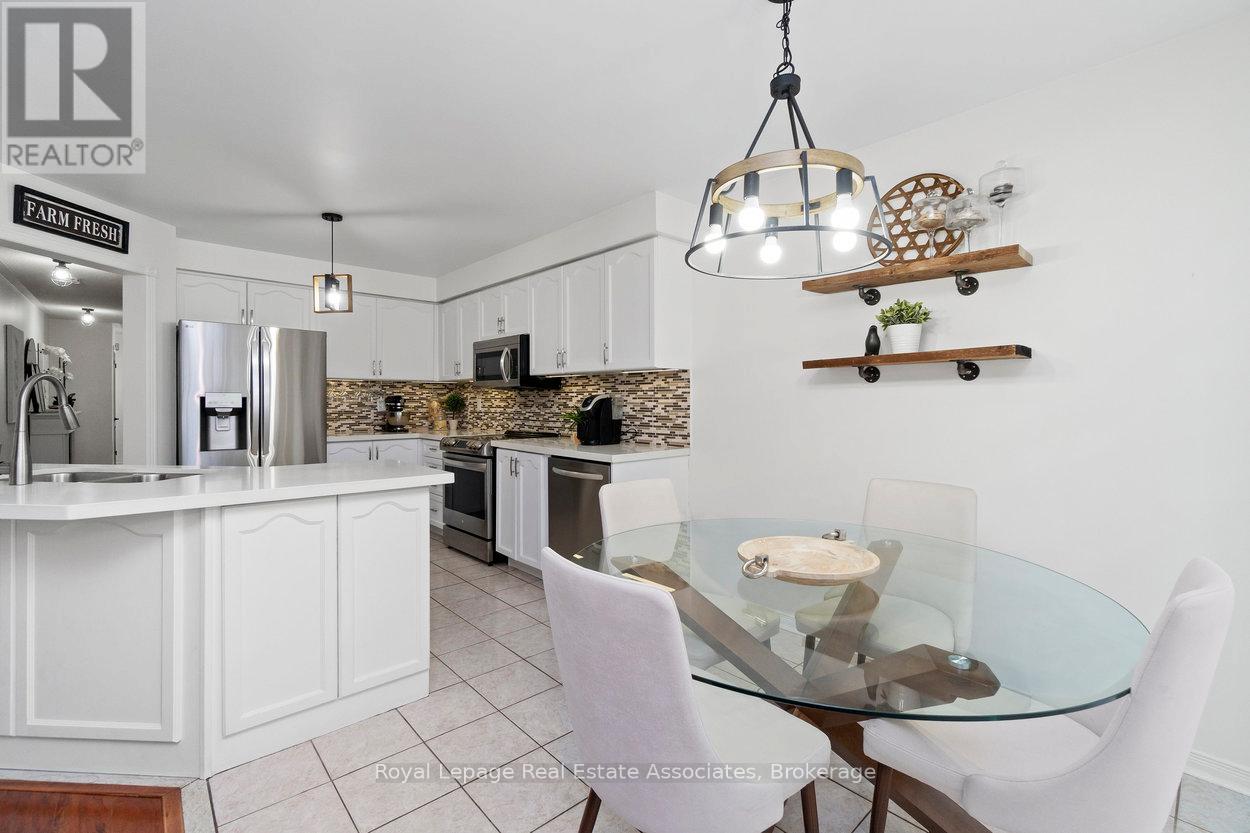 11 Redfinch Way, Brampton (Fletcher's Meadow), Ontario  L7A 2B2 - Photo 16 - W12473653