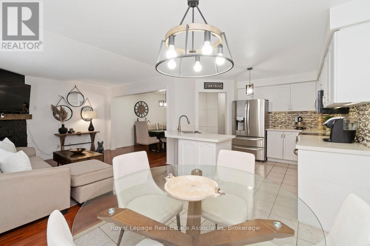 11 Redfinch Way, Brampton (Fletcher's Meadow), Ontario  L7A 2B2 - Photo 19 - W12473653