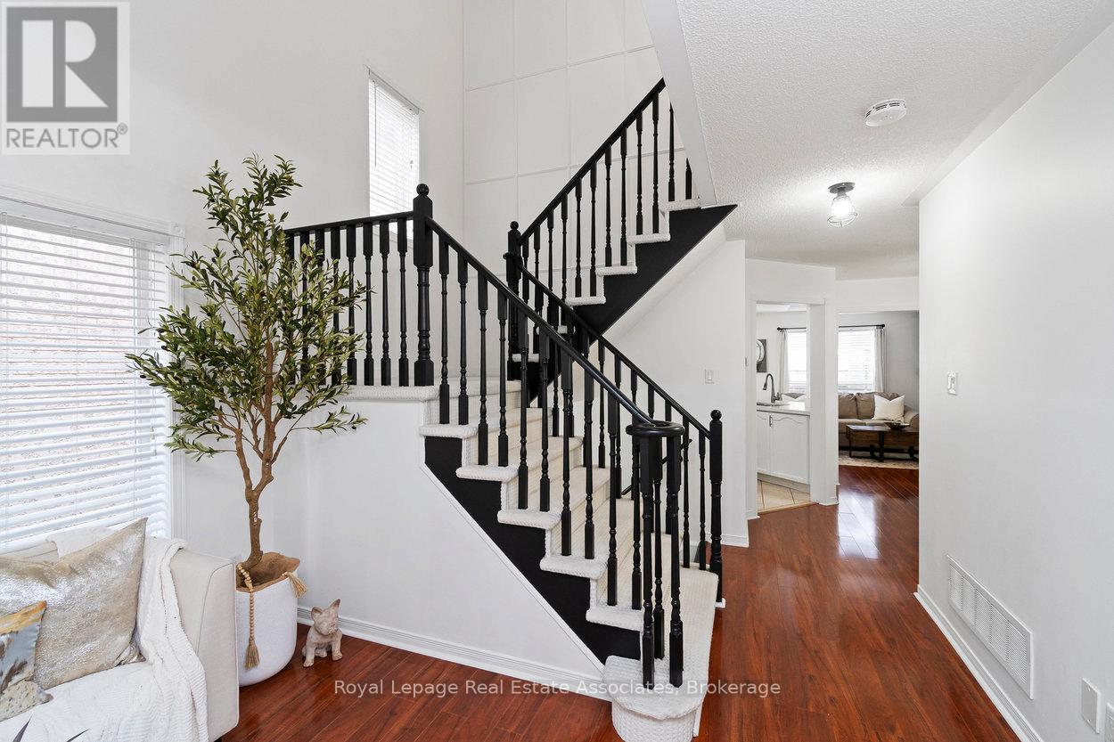 11 Redfinch Way, Brampton (Fletcher's Meadow), Ontario  L7A 2B2 - Photo 24 - W12473653