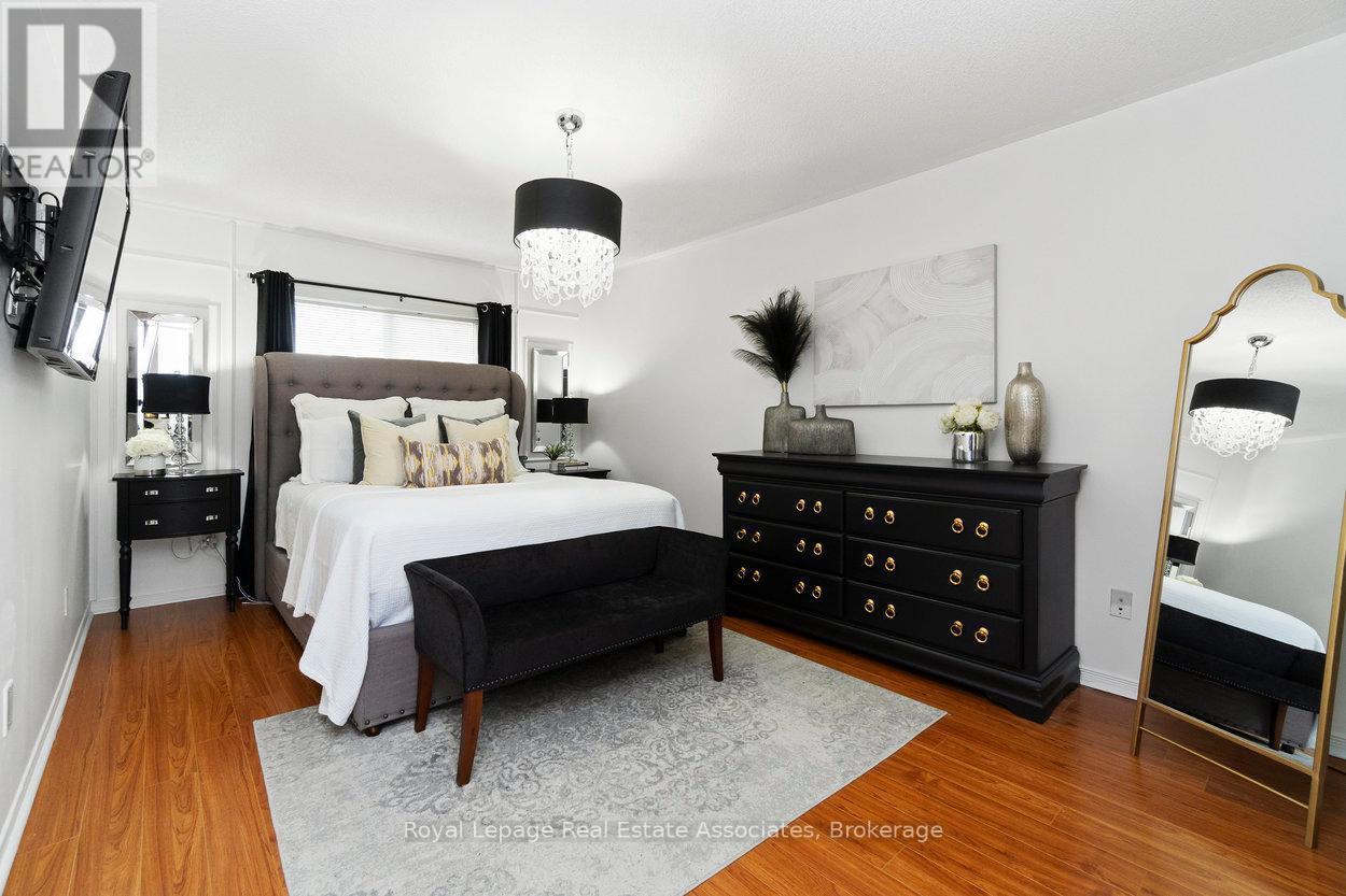 11 Redfinch Way, Brampton (Fletcher's Meadow), Ontario  L7A 2B2 - Photo 27 - W12473653