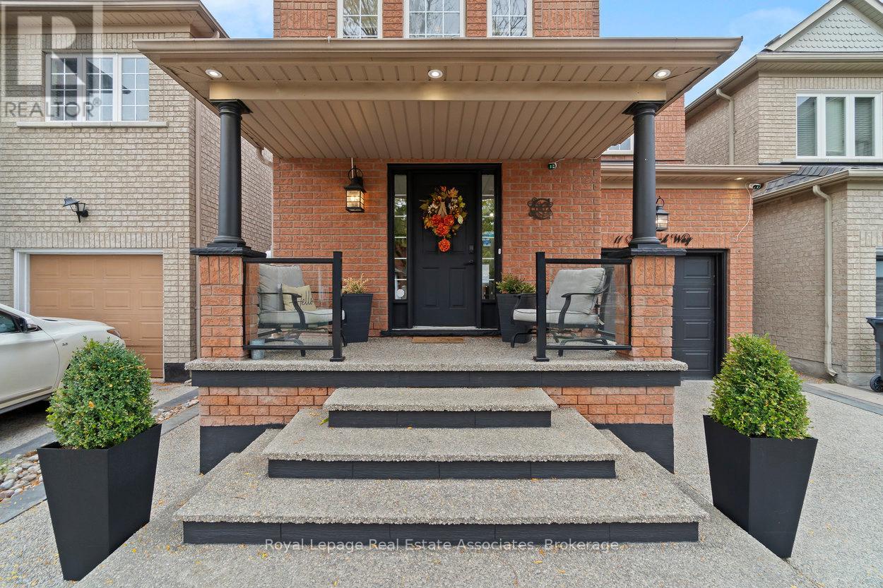 11 Redfinch Way, Brampton (Fletcher's Meadow), Ontario  L7A 2B2 - Photo 3 - W12473653