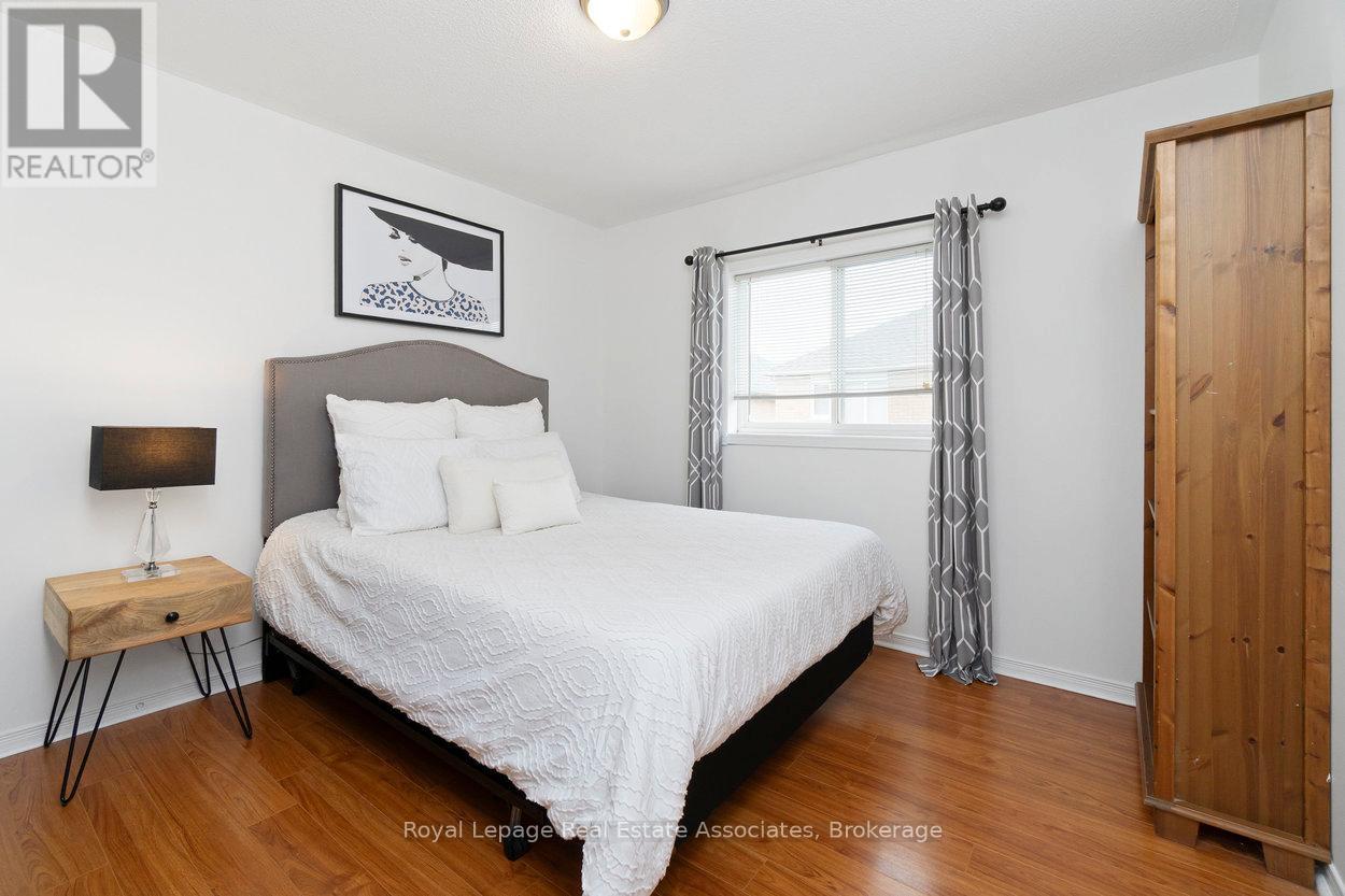 11 Redfinch Way, Brampton (Fletcher's Meadow), Ontario  L7A 2B2 - Photo 31 - W12473653