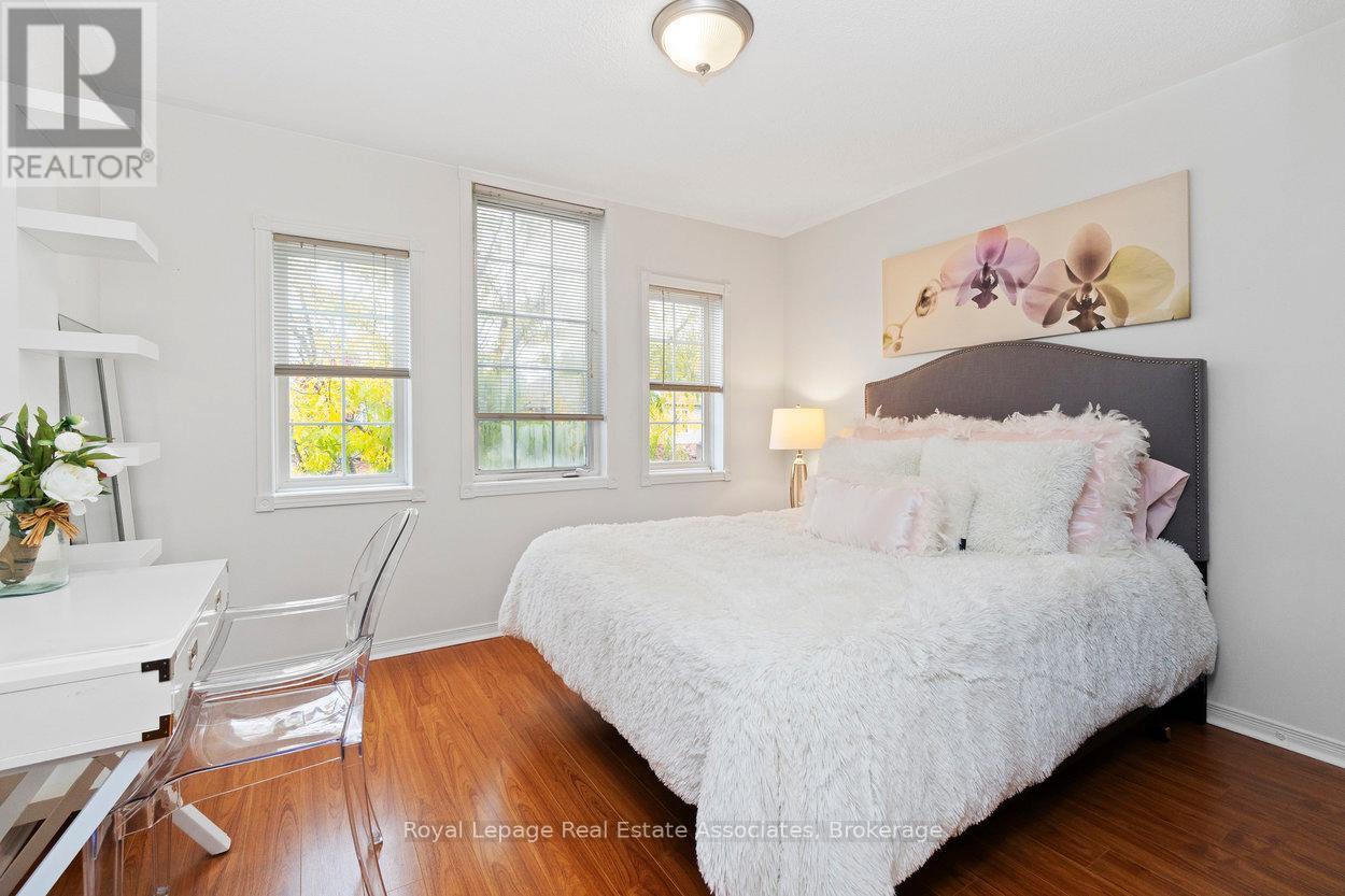 11 Redfinch Way, Brampton (Fletcher's Meadow), Ontario  L7A 2B2 - Photo 35 - W12473653