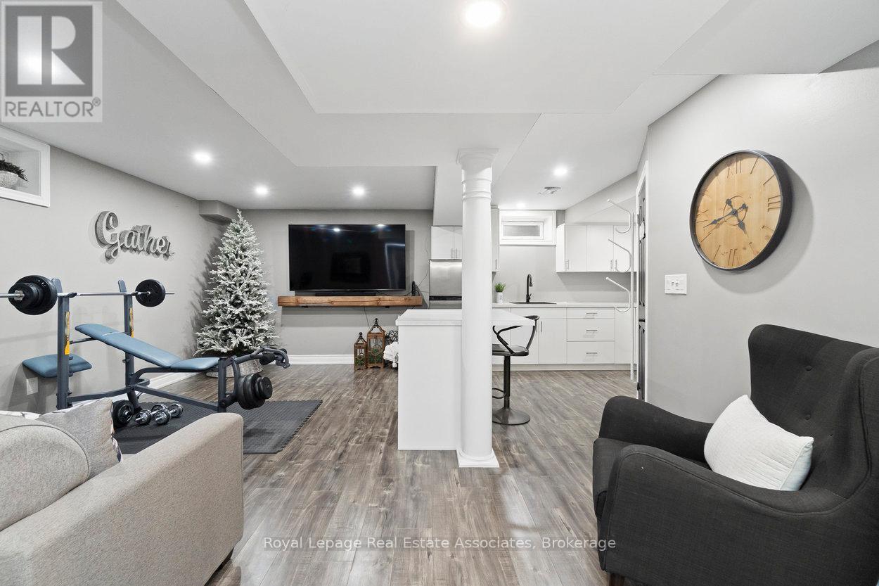 11 Redfinch Way, Brampton (Fletcher's Meadow), Ontario  L7A 2B2 - Photo 38 - W12473653