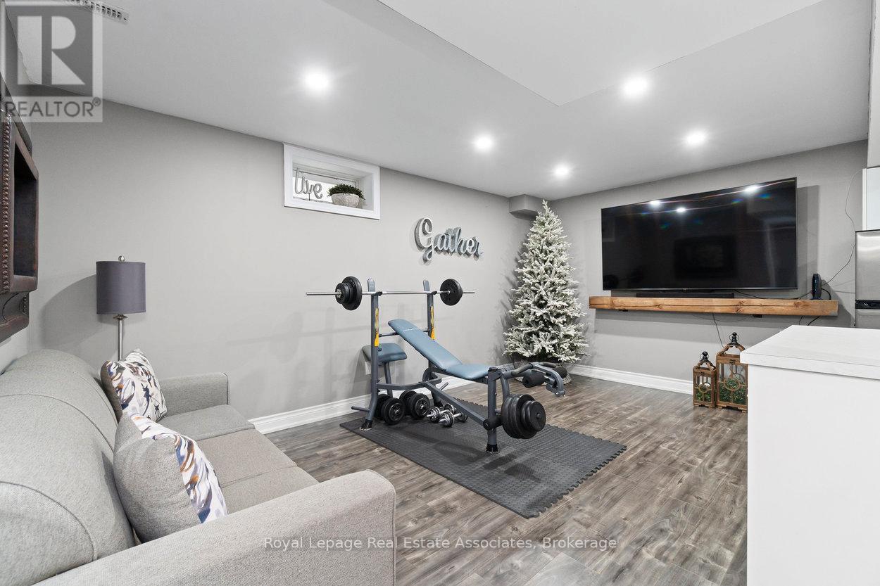 11 Redfinch Way, Brampton (Fletcher's Meadow), Ontario  L7A 2B2 - Photo 39 - W12473653