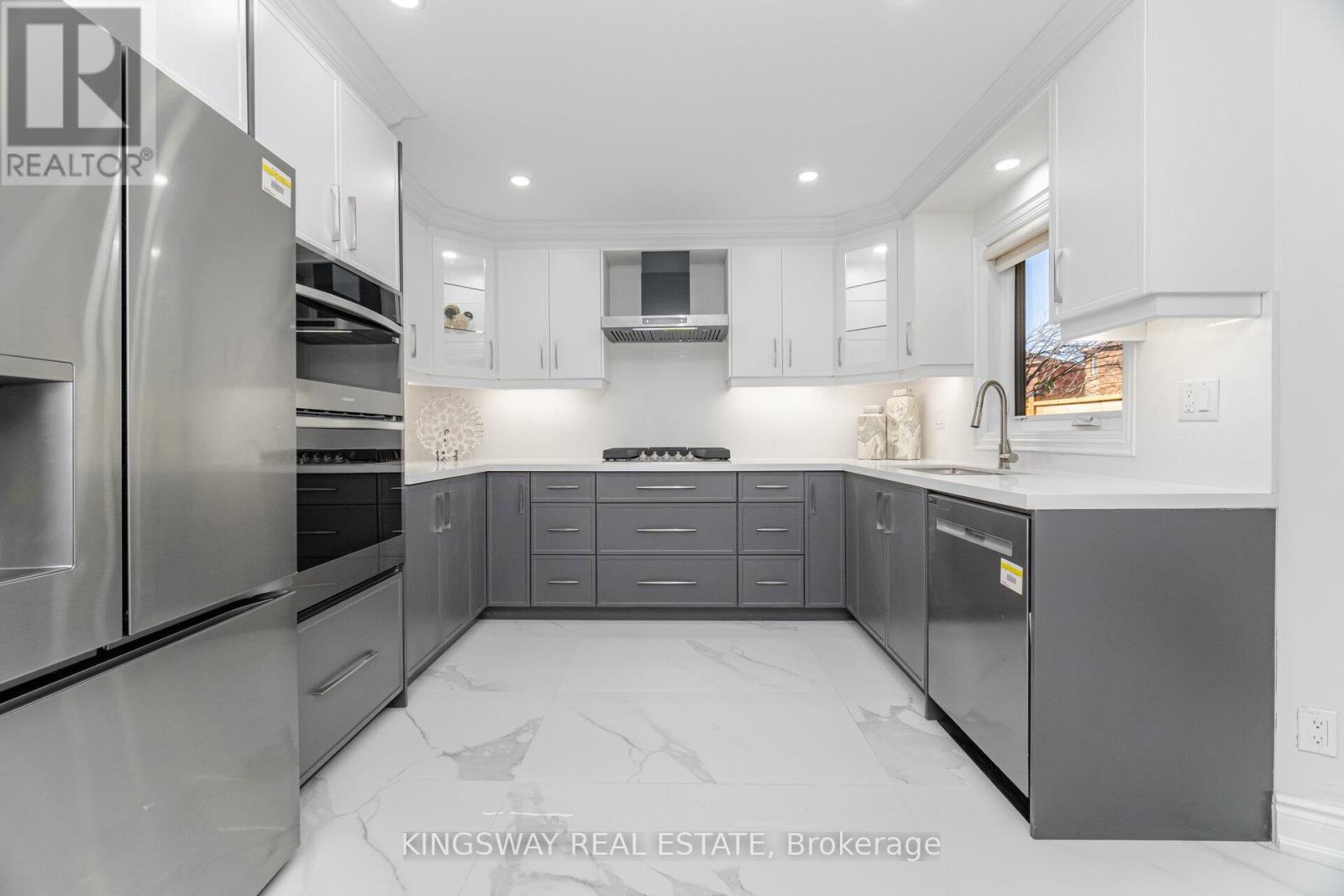 1008 Ceremonial Drive, Mississauga, Ontario  L5R 2Z7 - Photo 10 - W12473695