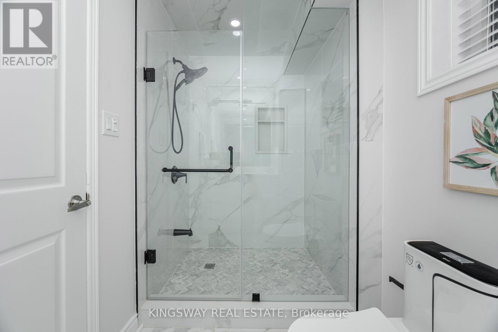 1008 Ceremonial Drive, Mississauga, Ontario  L5R 2Z7 - Photo 19 - W12473695