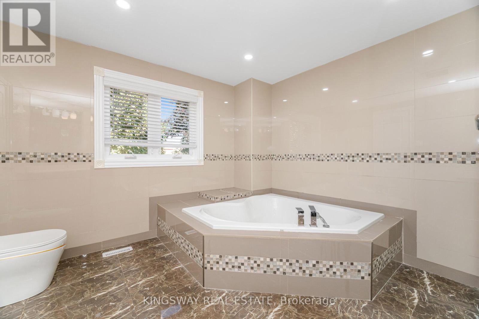 1008 Ceremonial Drive, Mississauga, Ontario  L5R 2Z7 - Photo 27 - W12473695
