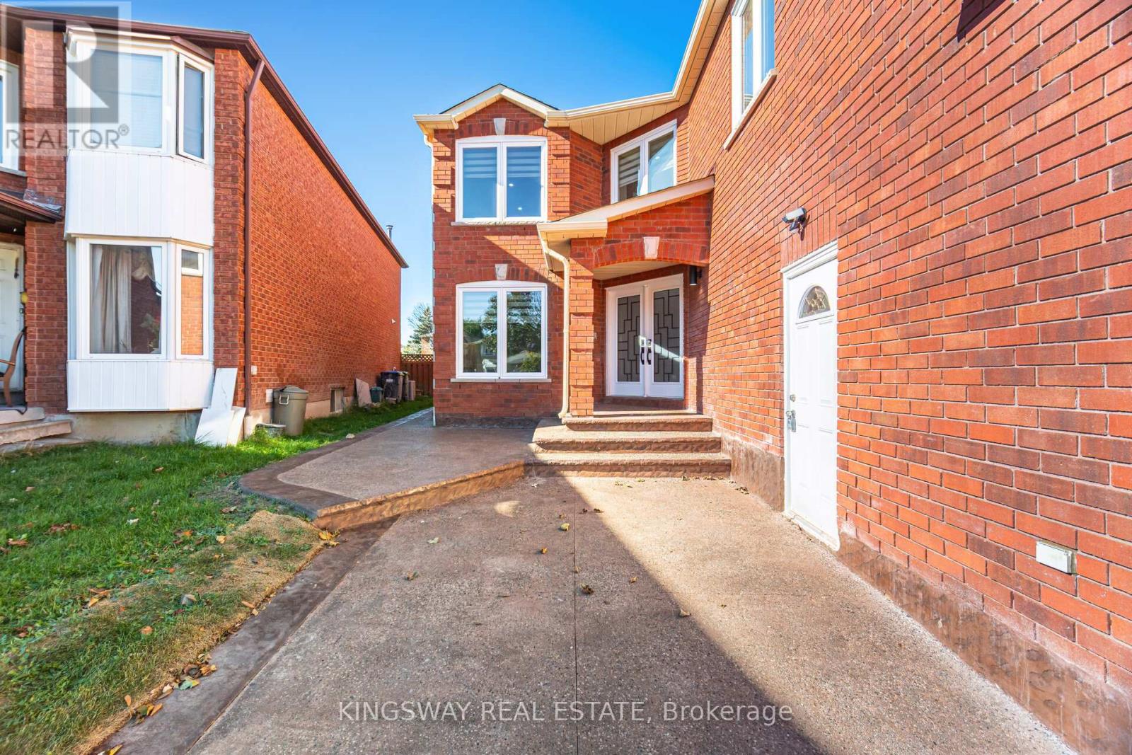 1008 Ceremonial Drive, Mississauga, Ontario  L5R 2Z7 - Photo 3 - W12473695