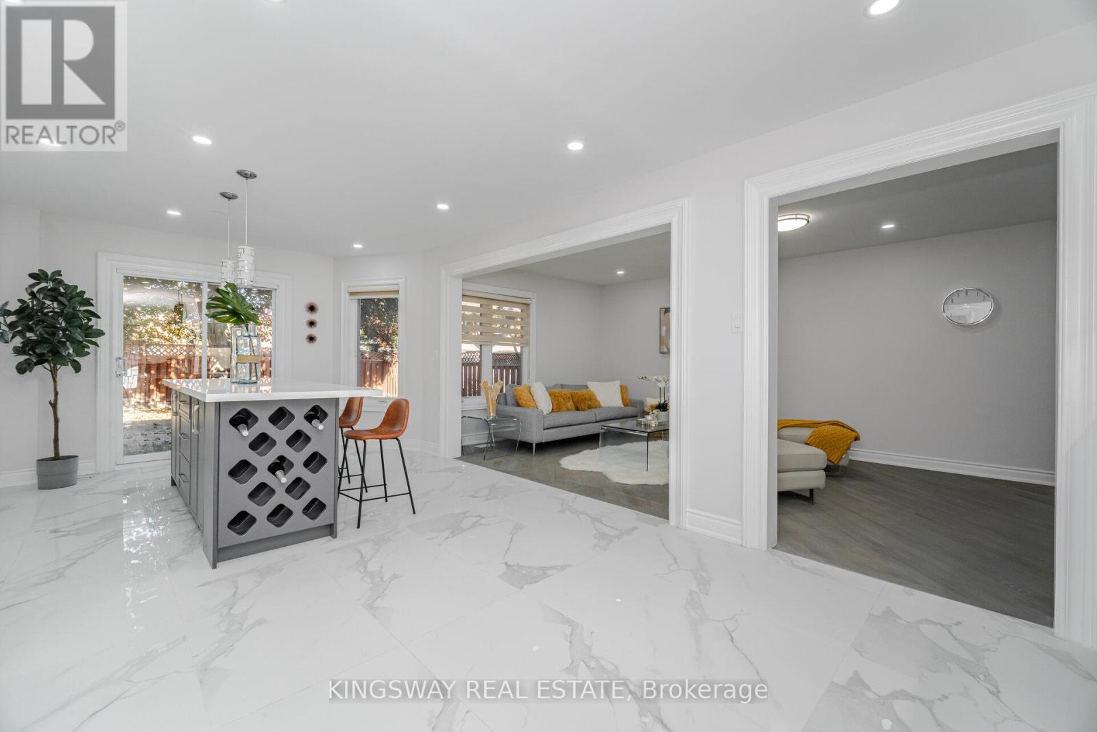 1008 Ceremonial Drive, Mississauga, Ontario  L5R 2Z7 - Photo 9 - W12473695