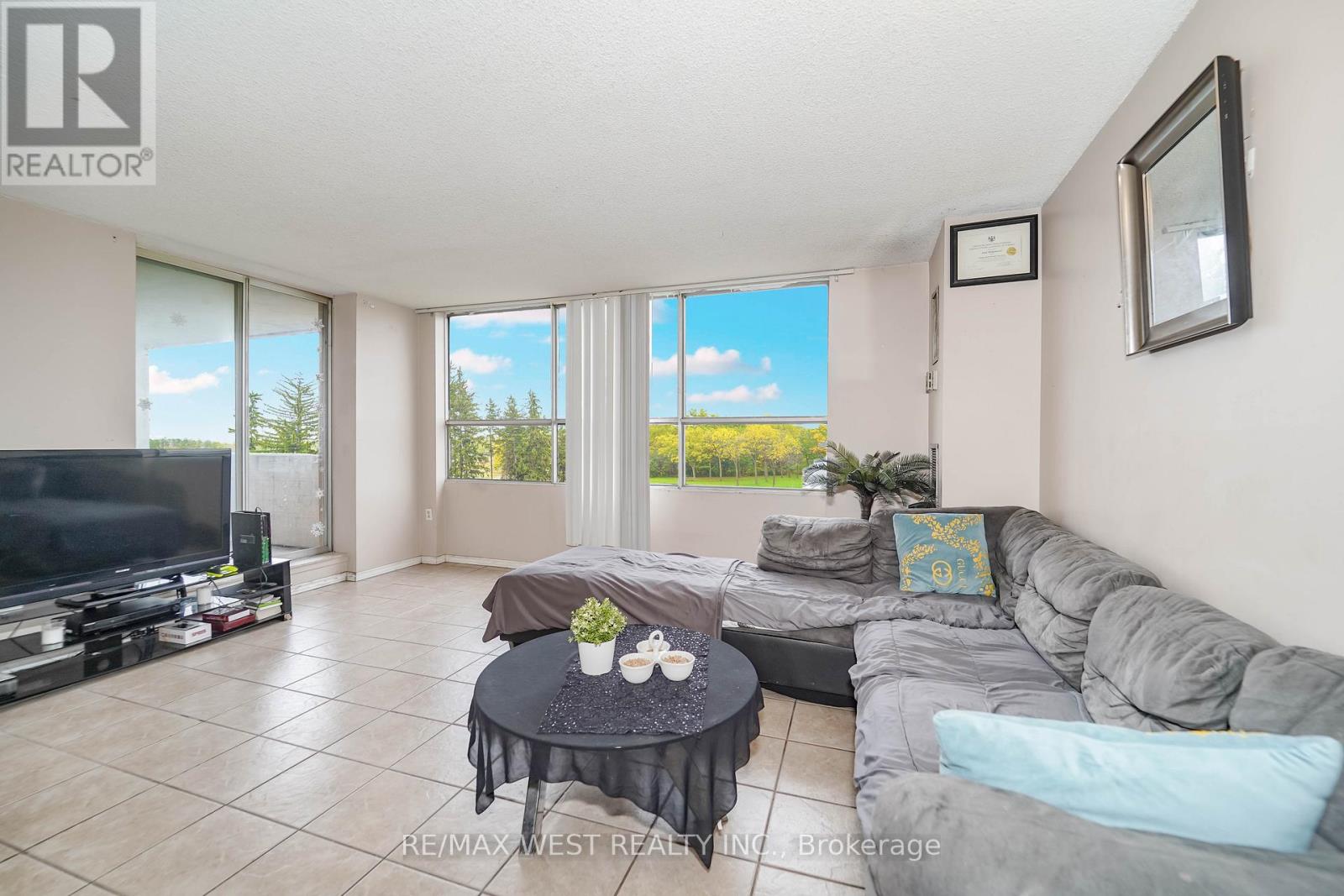 408 - 40 Panorama Court, Toronto, Ontario  M9V 4M1 - Photo 2 - W12473712