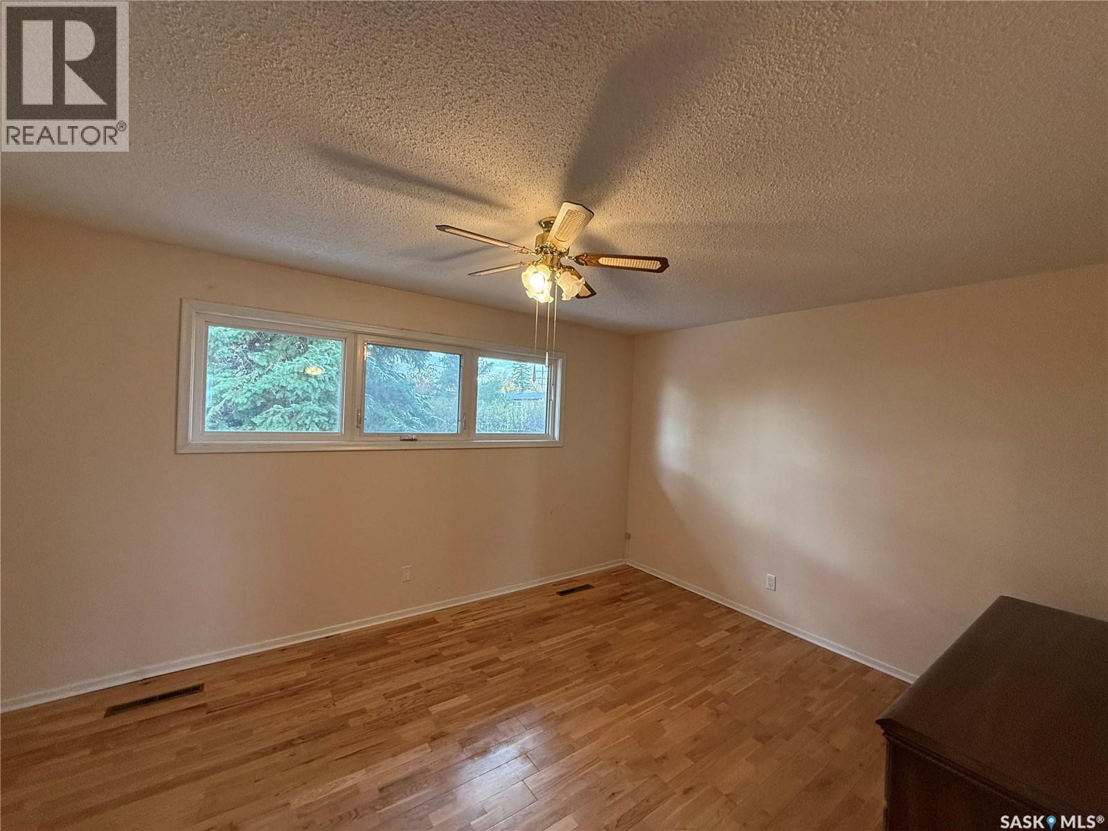 507 7th Avenue E, Assiniboia, Saskatchewan  S0H 0B0 - Photo 10 - SK021201