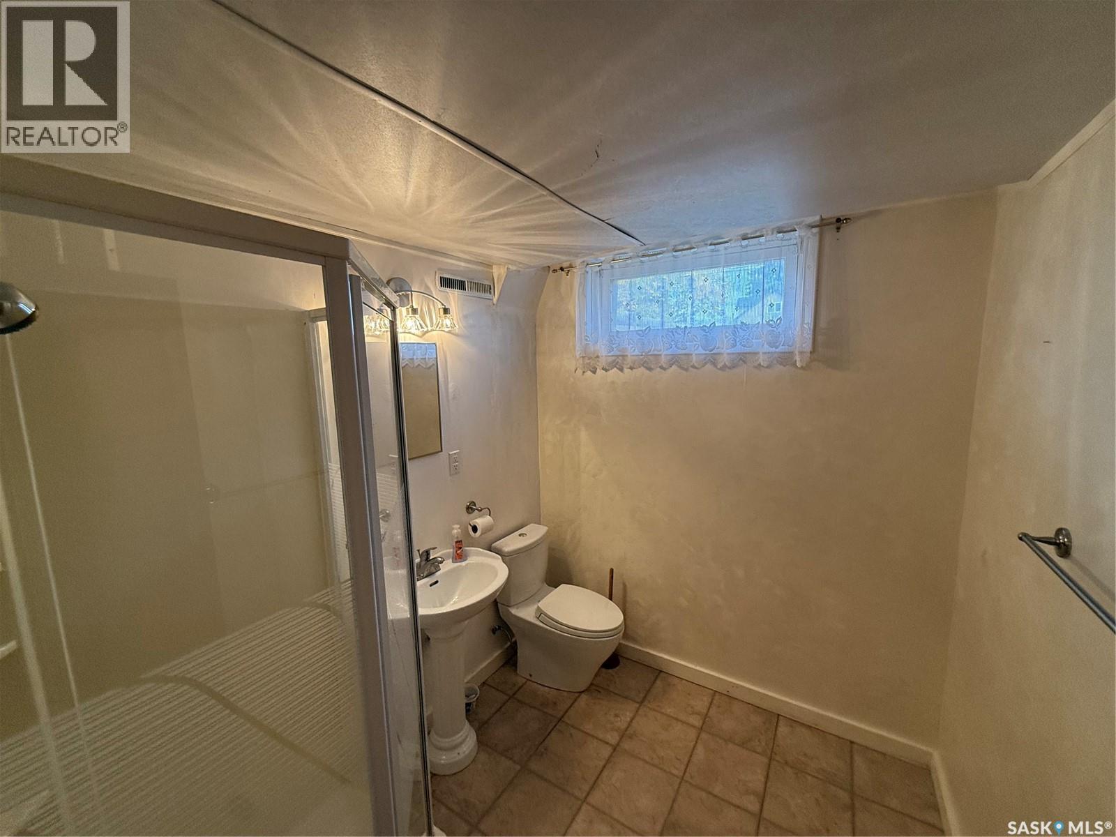 507 7th Avenue E, Assiniboia, Saskatchewan  S0H 0B0 - Photo 21 - SK021201