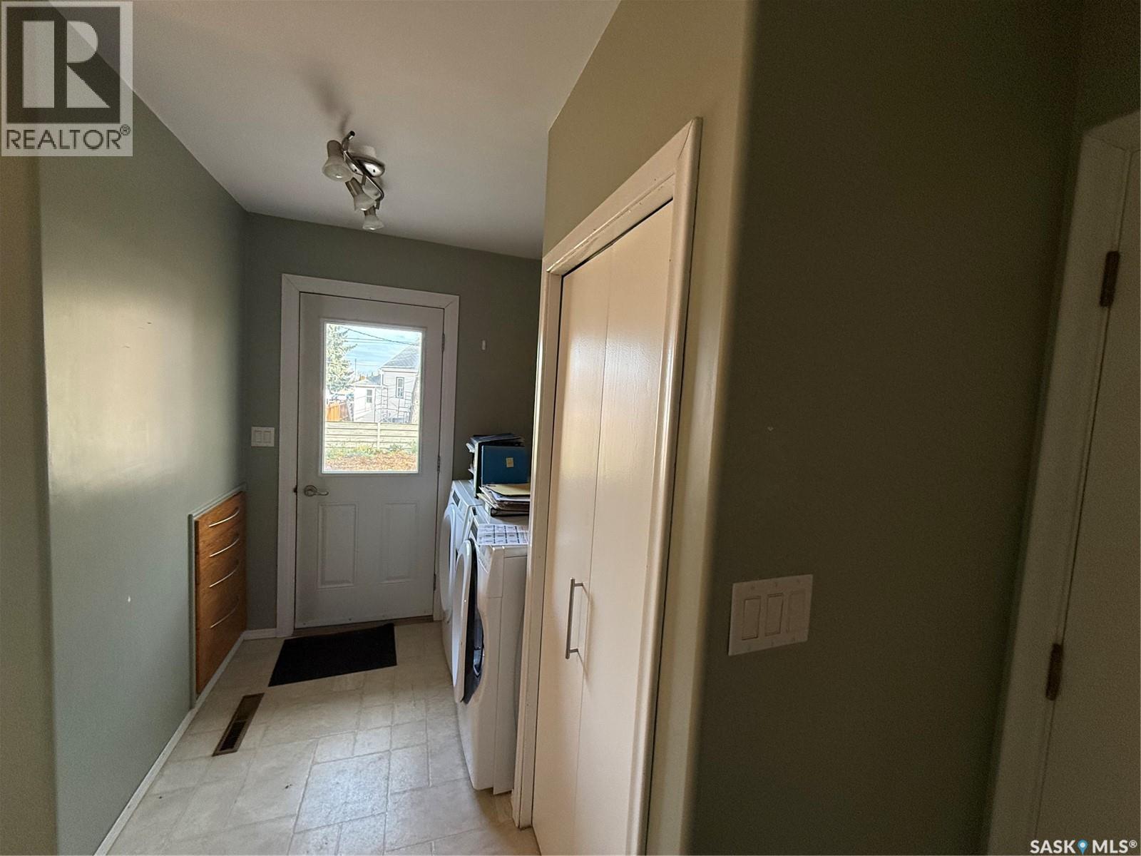 507 7th Avenue E, Assiniboia, Saskatchewan  S0H 0B0 - Photo 15 - SK021201