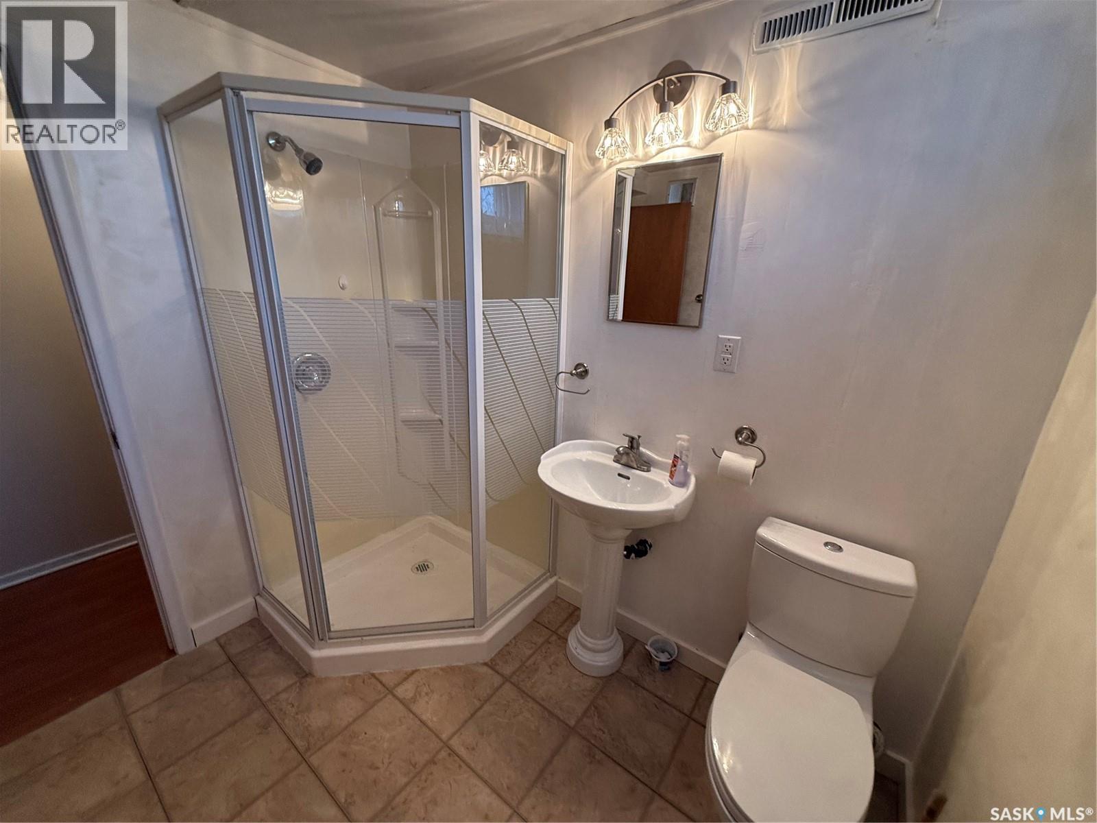 507 7th Avenue E, Assiniboia, Saskatchewan  S0H 0B0 - Photo 22 - SK021201