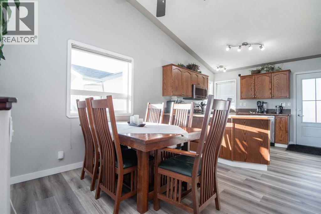 22 Woodbine Avenue, Blackfalds, Alberta  T4M 0K5 - Photo 6 - A2265599