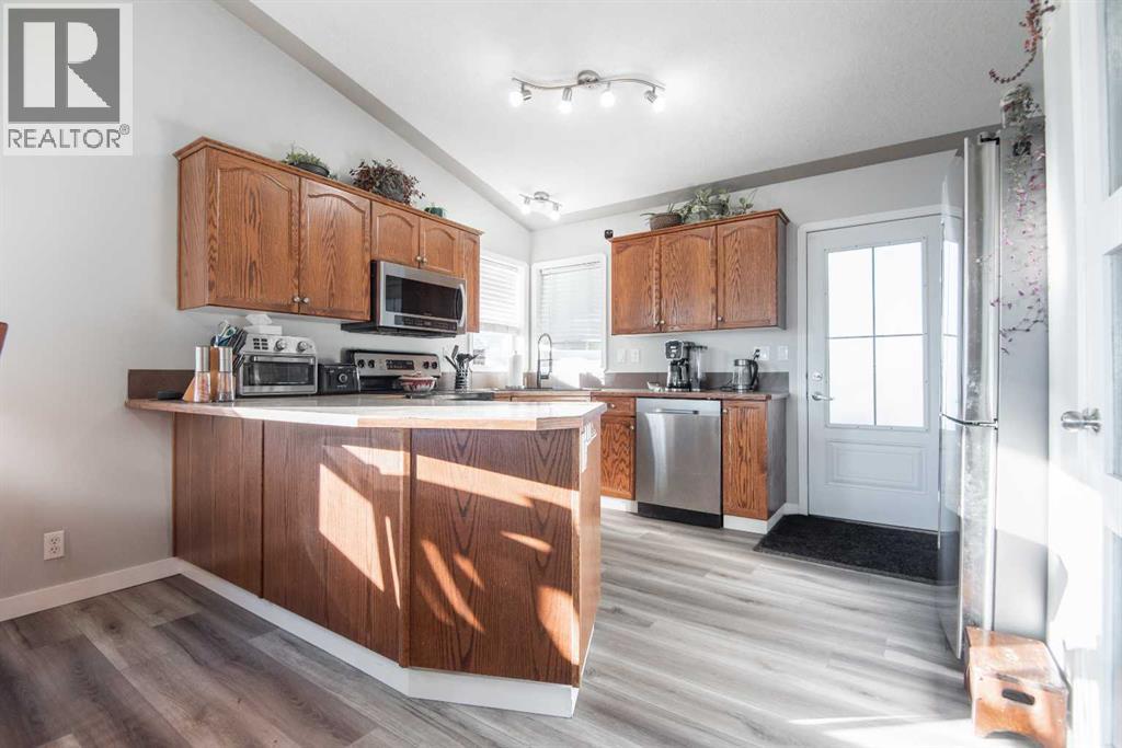 22 Woodbine Avenue, Blackfalds, Alberta  T4M 0K5 - Photo 9 - A2265599