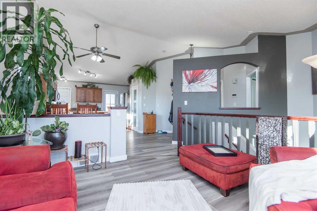 22 Woodbine Avenue, Blackfalds, Alberta  T4M 0K5 - Photo 2 - A2265599