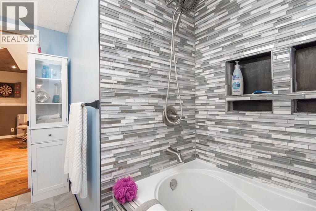 22 Woodbine Avenue, Blackfalds, Alberta  T4M 0K5 - Photo 35 - A2265599