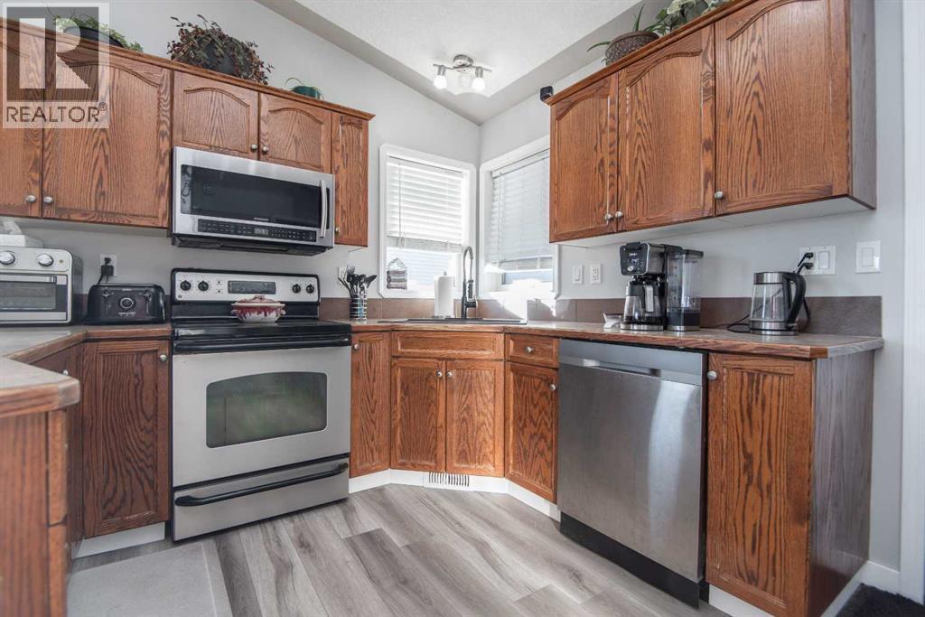 22 Woodbine Avenue, Blackfalds, Alberta  T4M 0K5 - Photo 8 - A2265599