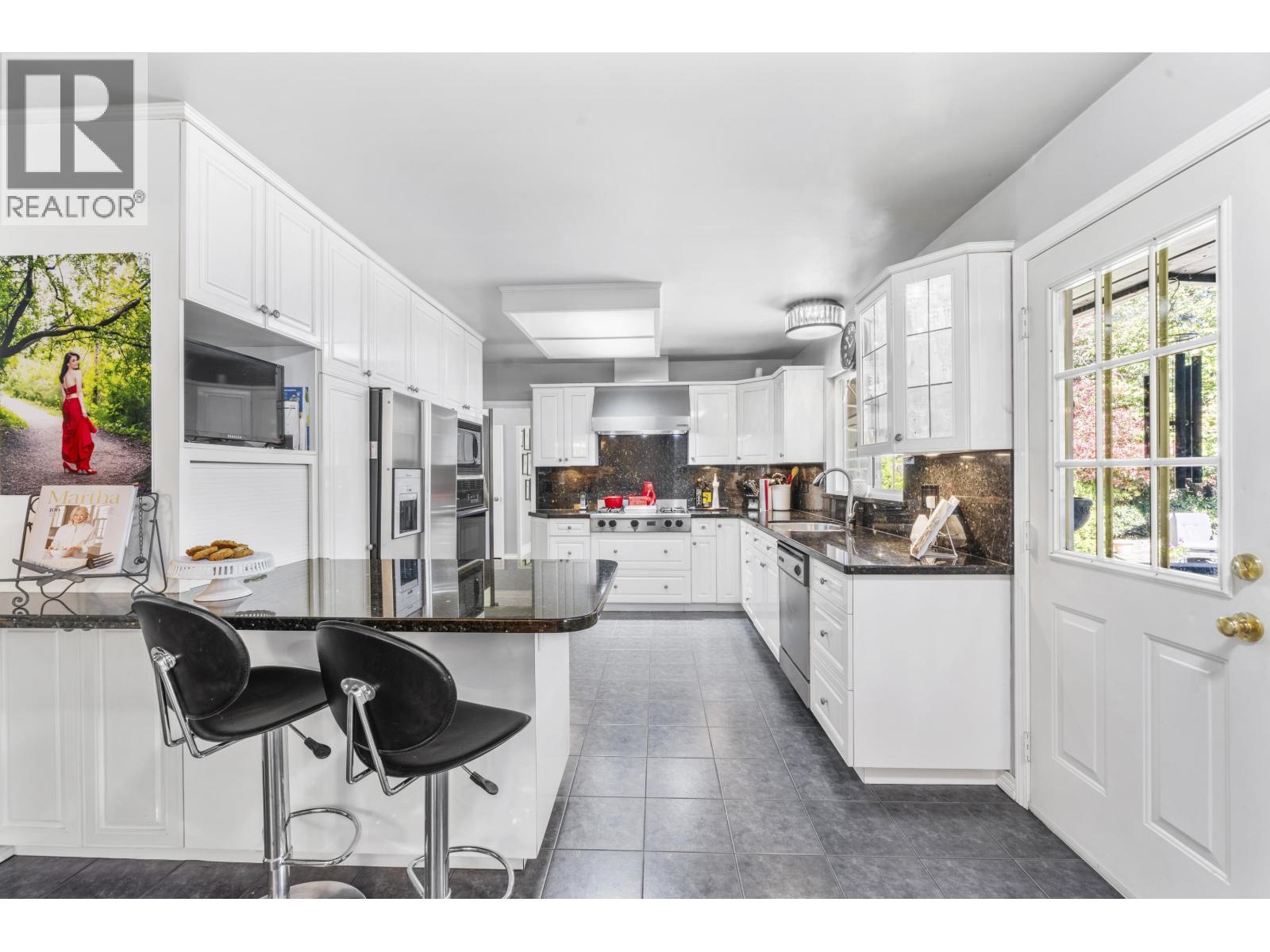 605 Victor Street, Coquitlam, British Columbia  V3J 3V4 - Photo 8 - R3048340