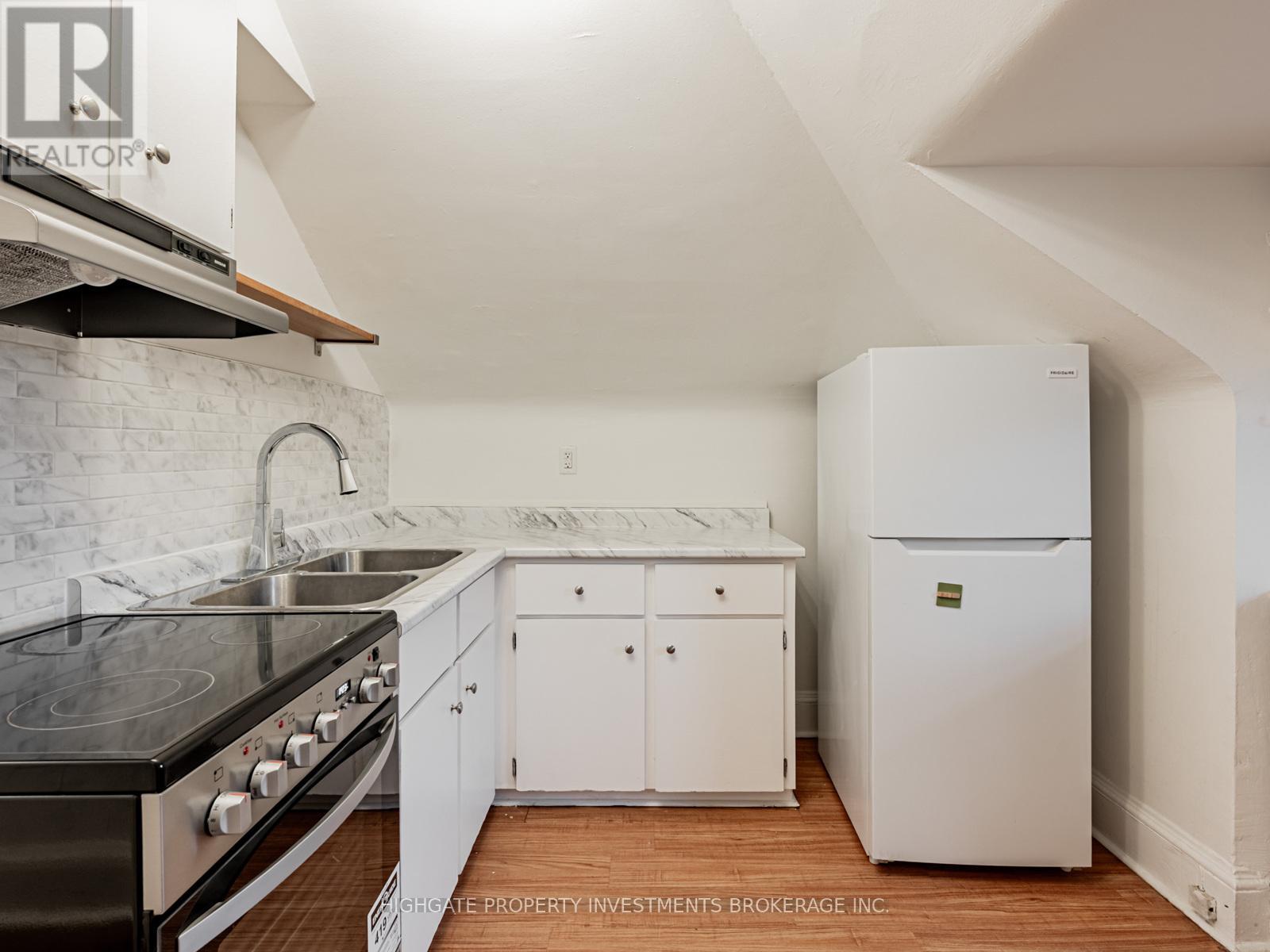 3rd Flr - 351 Palmerston Boulevard, Toronto, Ontario  M6G 2N5 - Photo 12 - C12473748