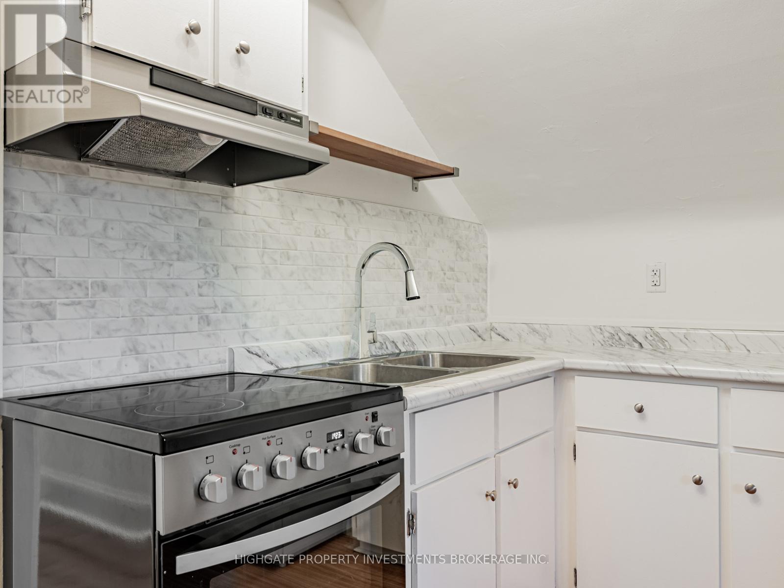 3rd Flr - 351 Palmerston Boulevard, Toronto, Ontario  M6G 2N5 - Photo 15 - C12473748