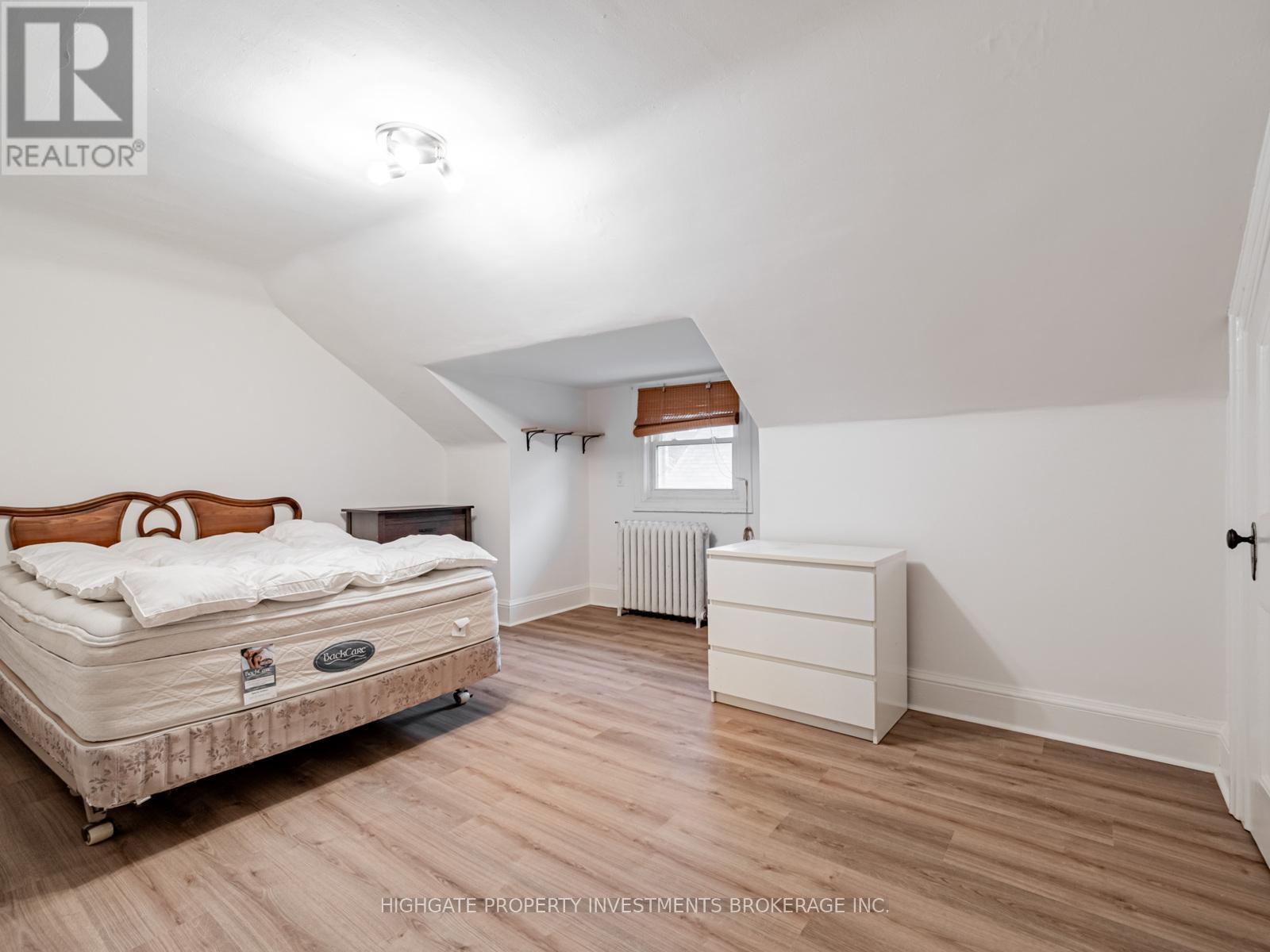 3rd Flr - 351 Palmerston Boulevard, Toronto, Ontario  M6G 2N5 - Photo 16 - C12473748