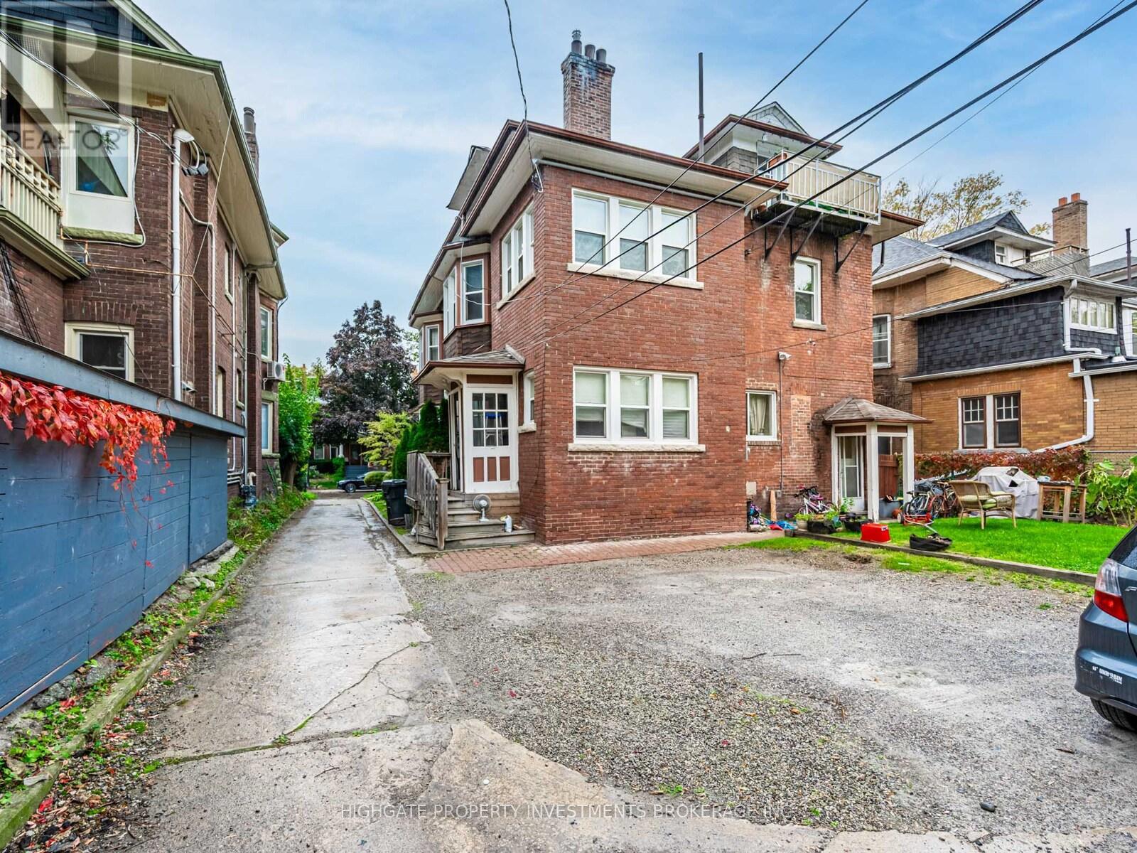 3rd Flr - 351 Palmerston Boulevard, Toronto, Ontario  M6G 2N5 - Photo 27 - C12473748
