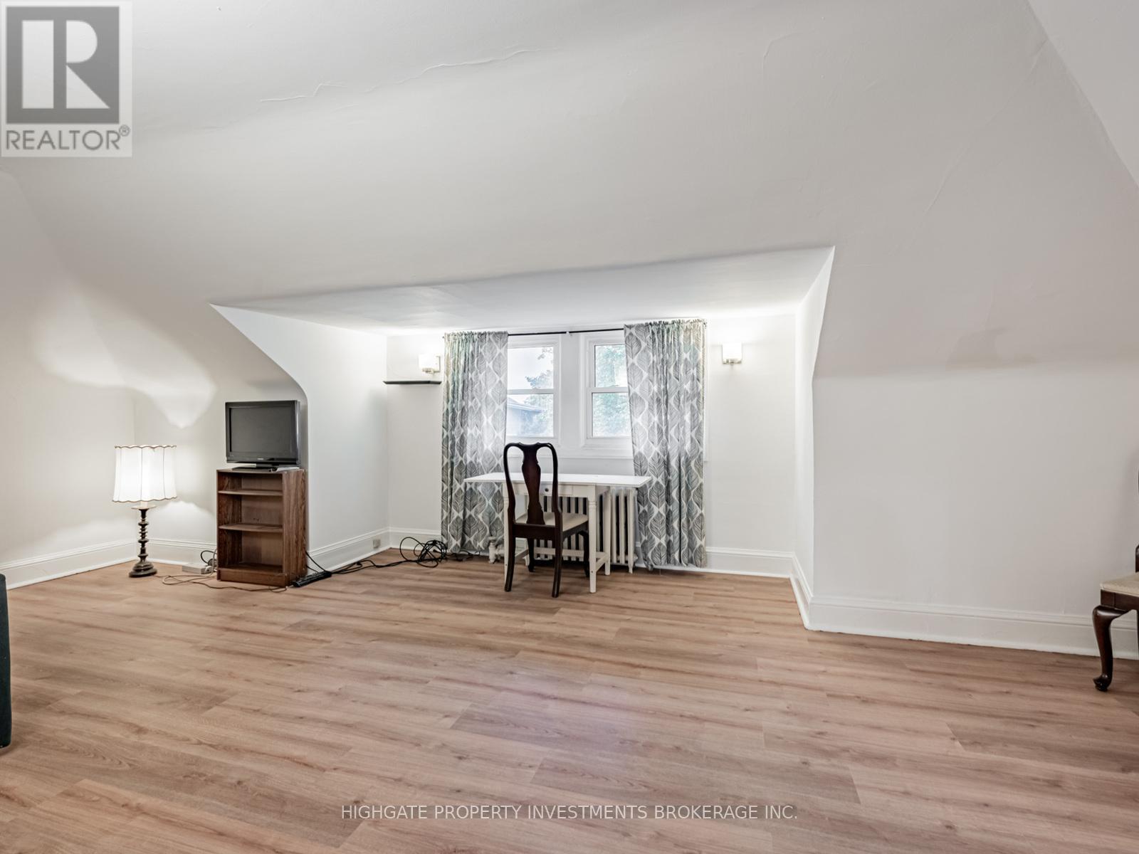3rd Flr - 351 Palmerston Boulevard, Toronto, Ontario  M6G 2N5 - Photo 3 - C12473748