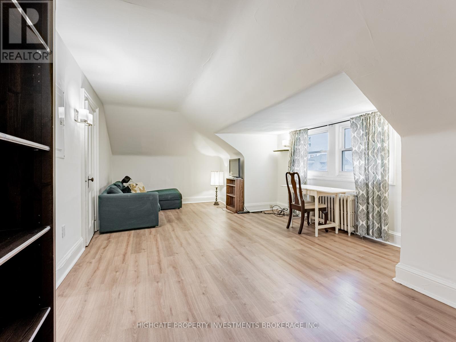 3rd Flr - 351 Palmerston Boulevard, Toronto, Ontario  M6G 2N5 - Photo 4 - C12473748