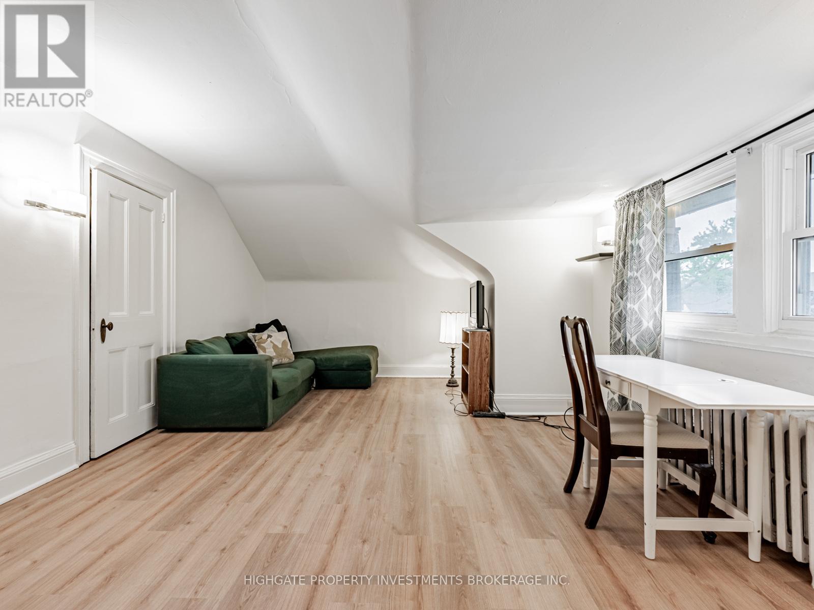 3rd Flr - 351 Palmerston Boulevard, Toronto, Ontario  M6G 2N5 - Photo 5 - C12473748