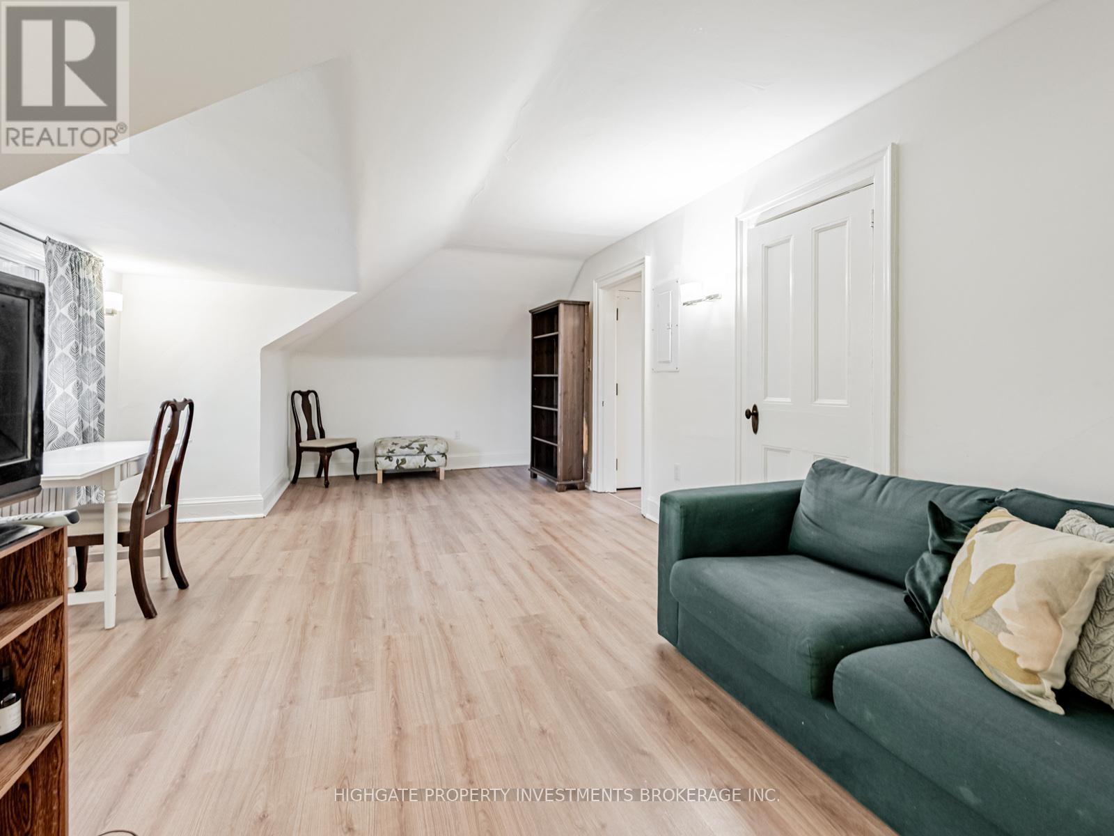 3rd Flr - 351 Palmerston Boulevard, Toronto, Ontario  M6G 2N5 - Photo 6 - C12473748