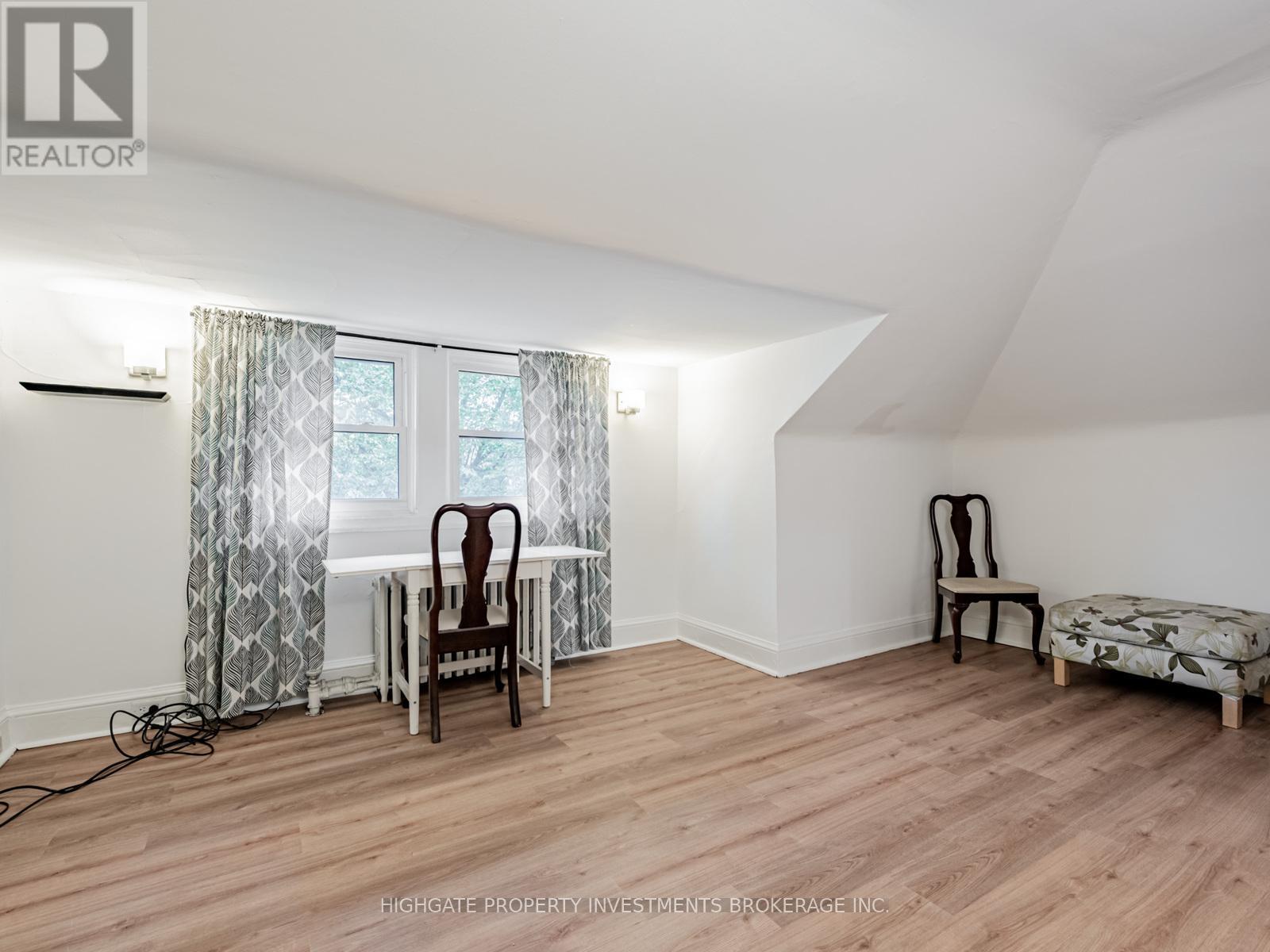 3rd Flr - 351 Palmerston Boulevard, Toronto, Ontario  M6G 2N5 - Photo 7 - C12473748