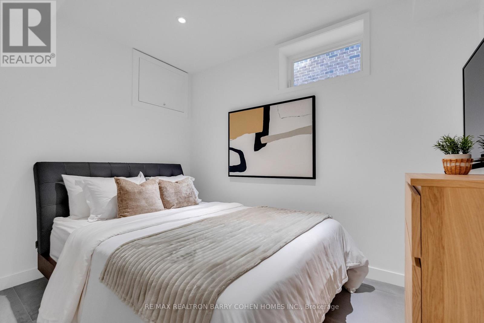 18 Astley Avenue, Toronto, Ontario  M4W 3B4 - Photo 24 - C12473795