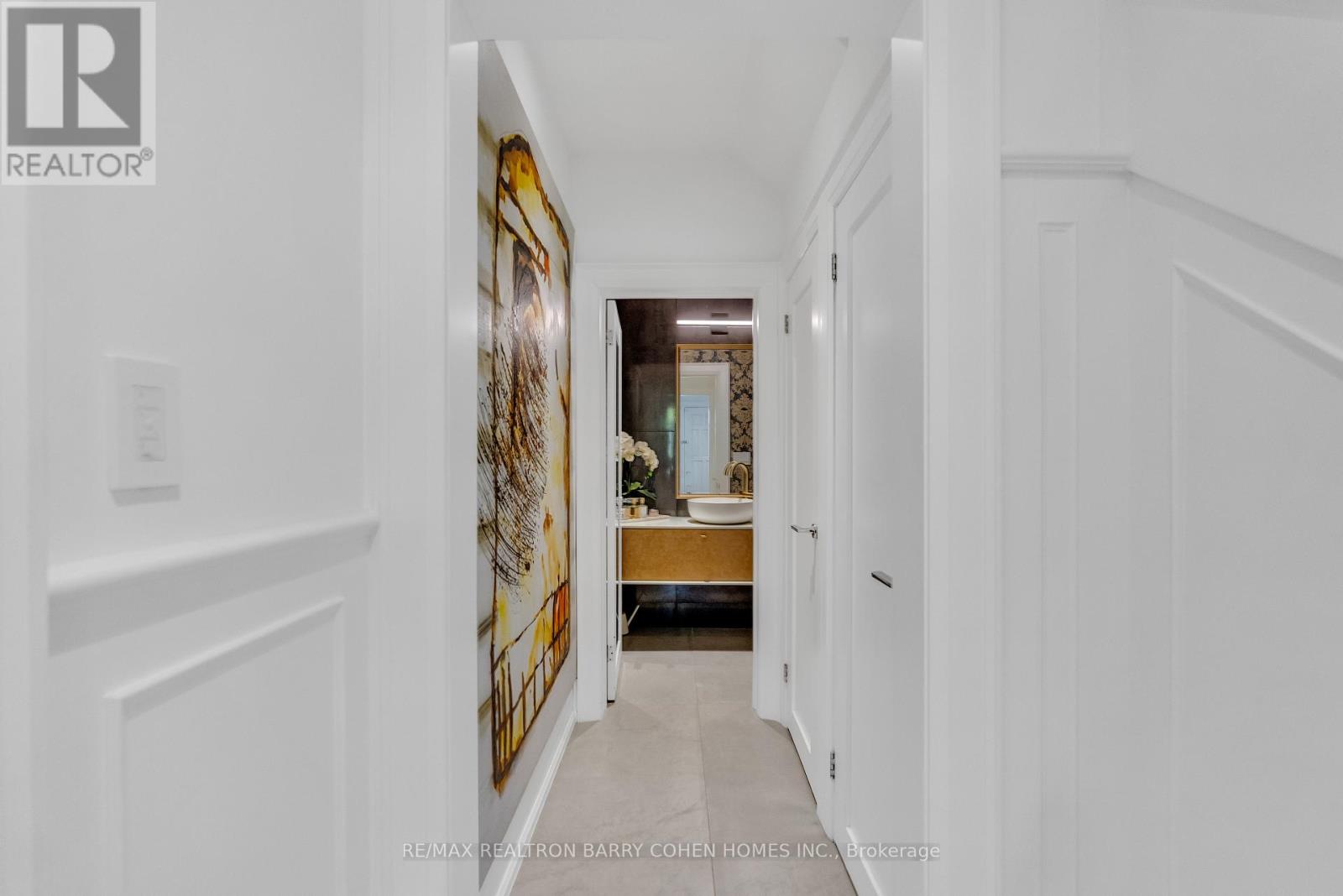 18 Astley Avenue, Toronto, Ontario  M4W 3B4 - Photo 6 - C12473795