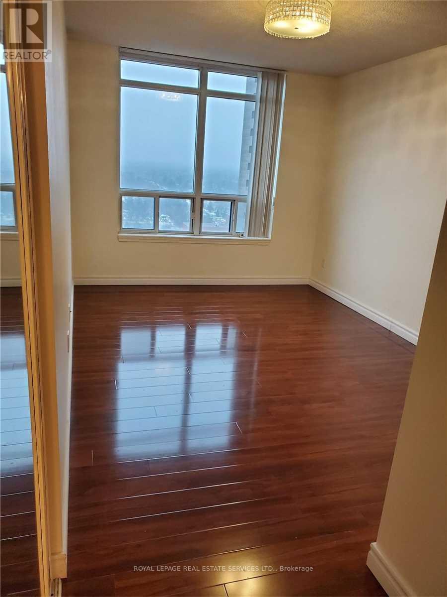 2015 - 8 Hillcrest Avenue, Toronto, Ontario  M2N 6Y6 - Photo 3 - C12473861