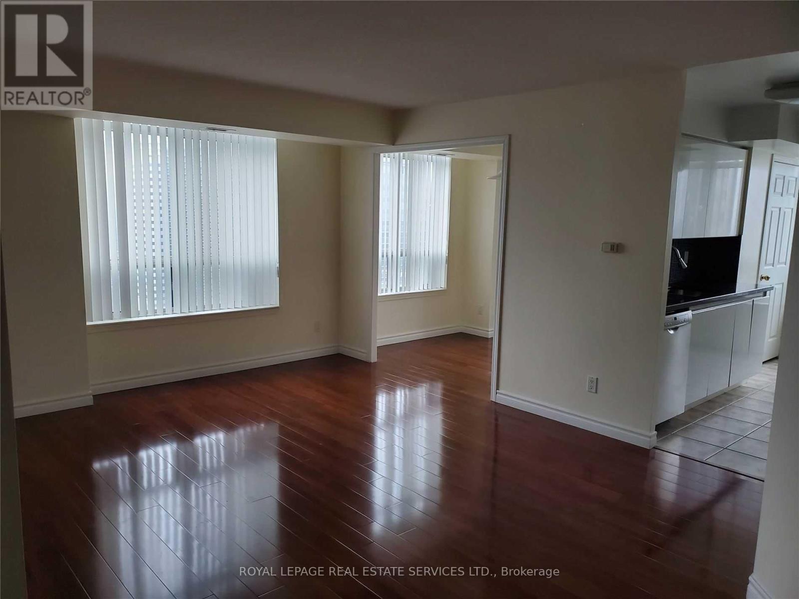 2015 - 8 Hillcrest Avenue, Toronto, Ontario  M2N 6Y6 - Photo 4 - C12473861