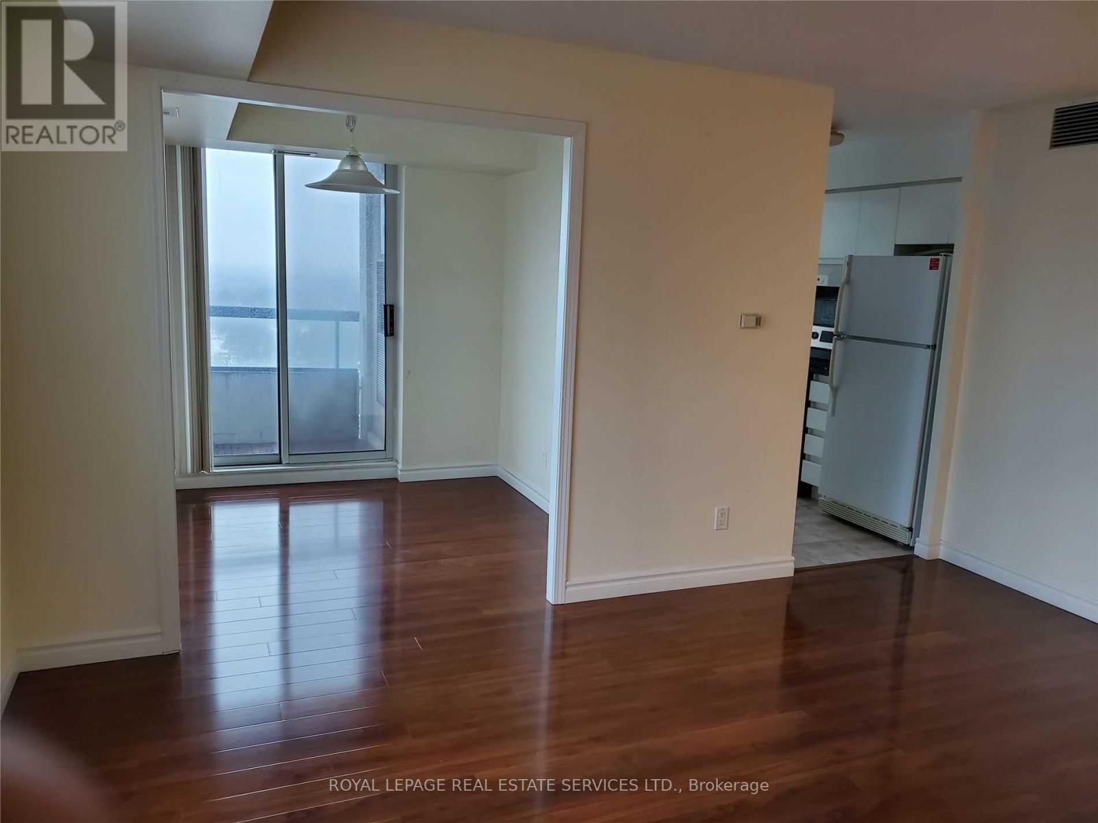2015 - 8 Hillcrest Avenue, Toronto, Ontario  M2N 6Y6 - Photo 6 - C12473861