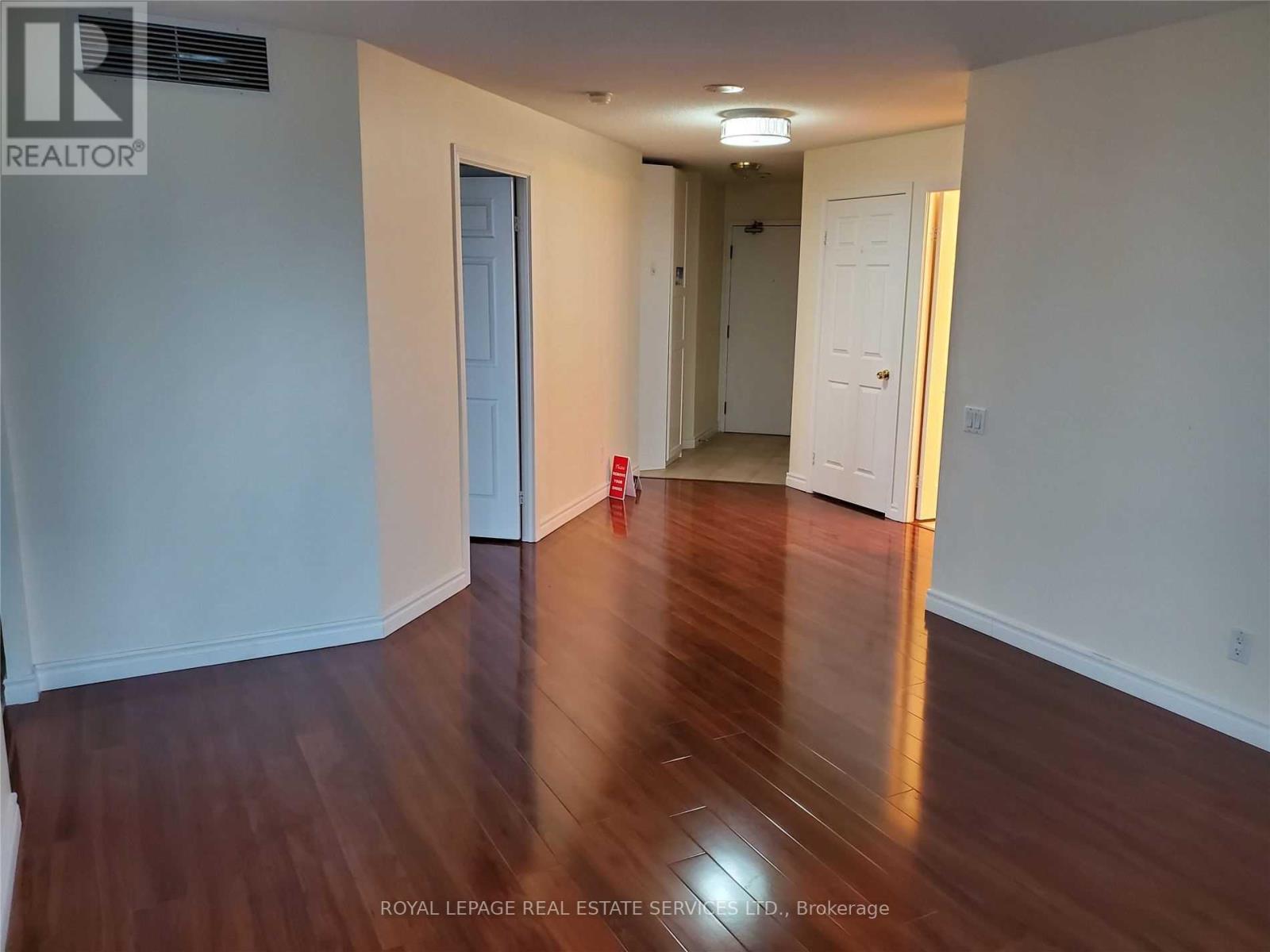 2015 - 8 Hillcrest Avenue, Toronto, Ontario  M2N 6Y6 - Photo 7 - C12473861