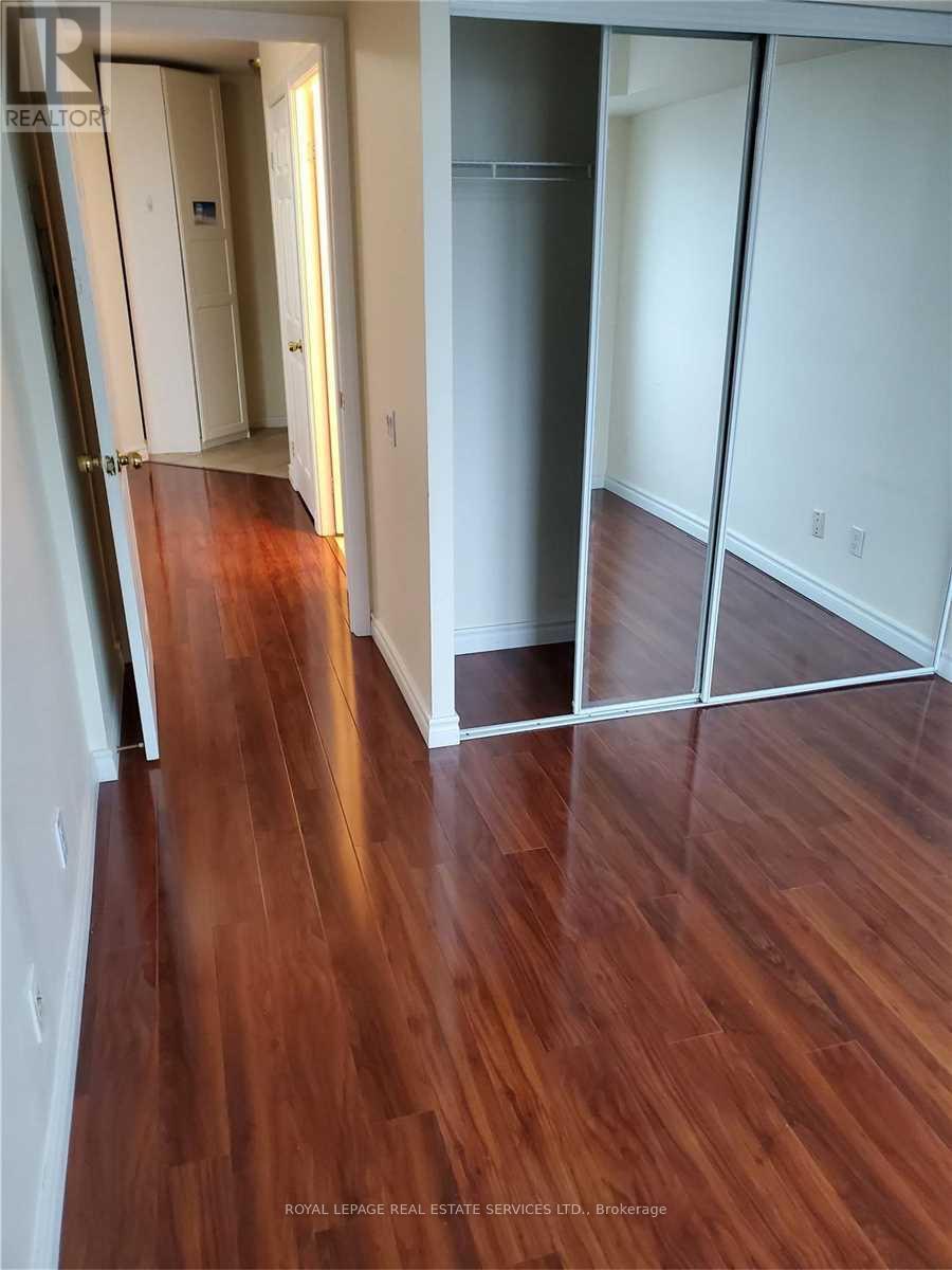 2015 - 8 Hillcrest Avenue, Toronto, Ontario  M2N 6Y6 - Photo 8 - C12473861