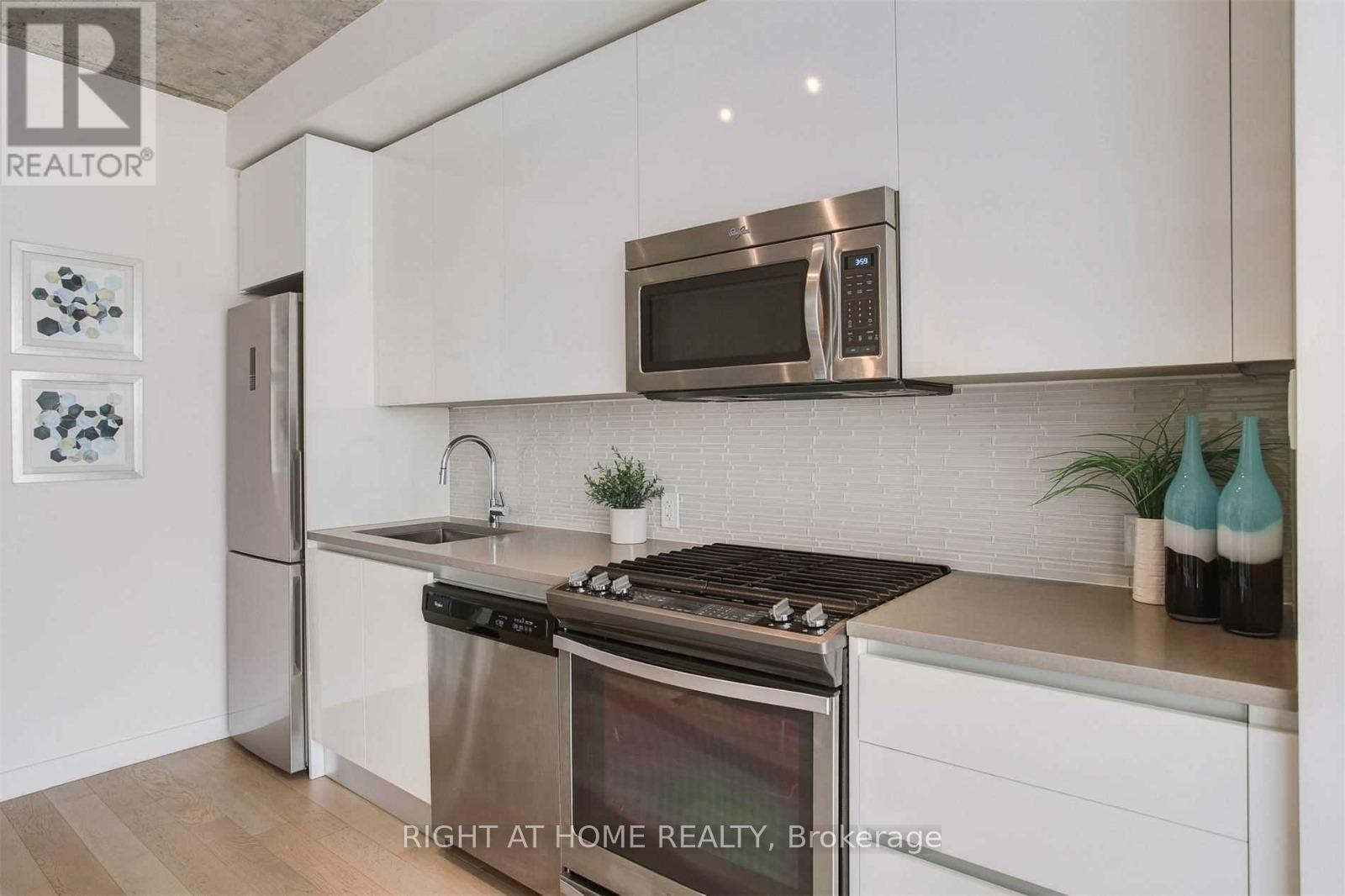 408 - 111 Bathurst Street, Toronto, Ontario  M5V 0M9 - Photo 10 - C12473871