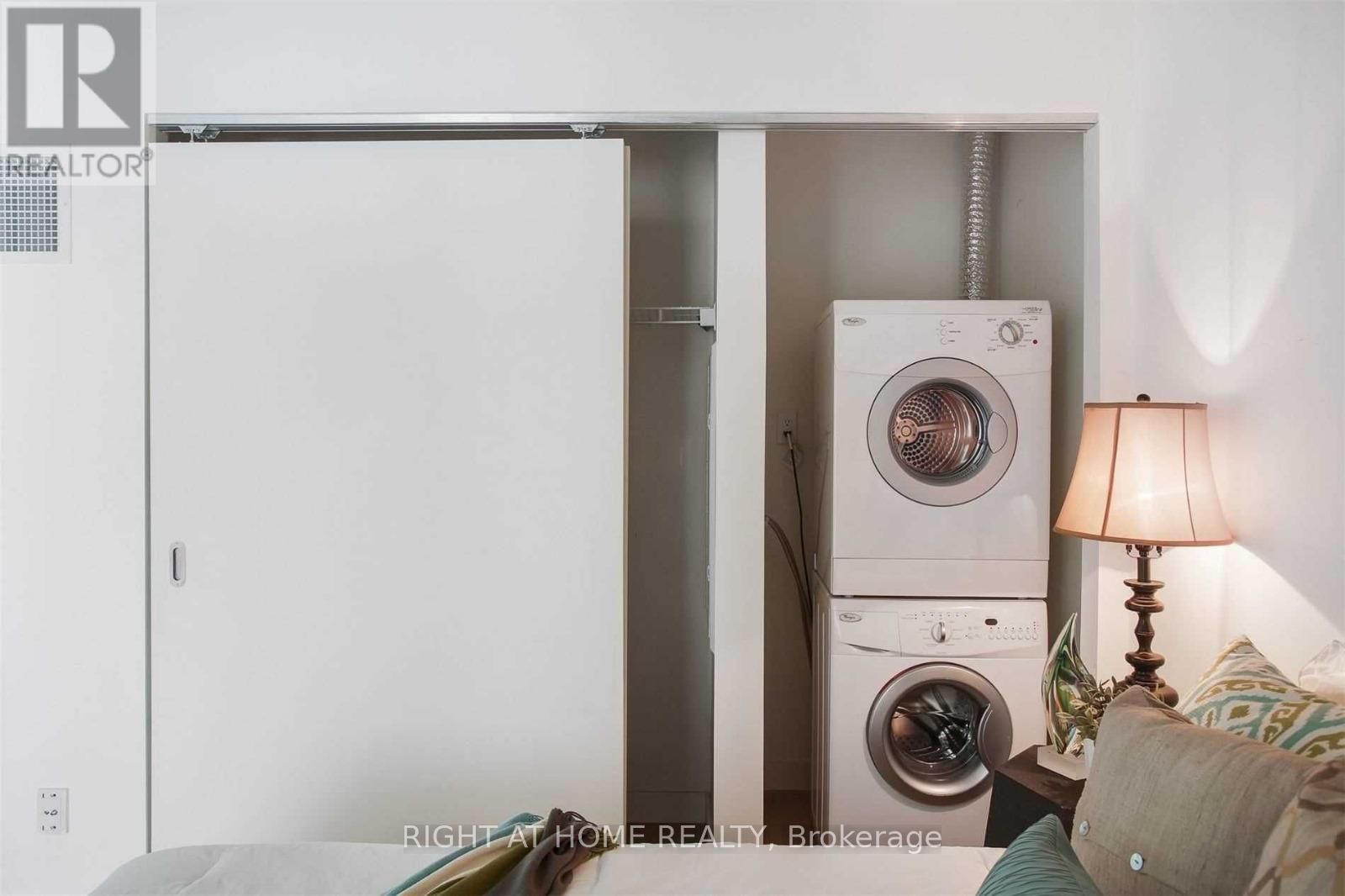 408 - 111 Bathurst Street, Toronto, Ontario  M5V 0M9 - Photo 14 - C12473871