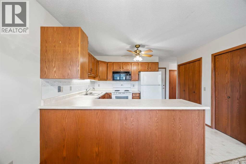 52 Sandarac Circle Nw, Calgary, Alberta  T3K 3V6 - Photo 9 - A2263600