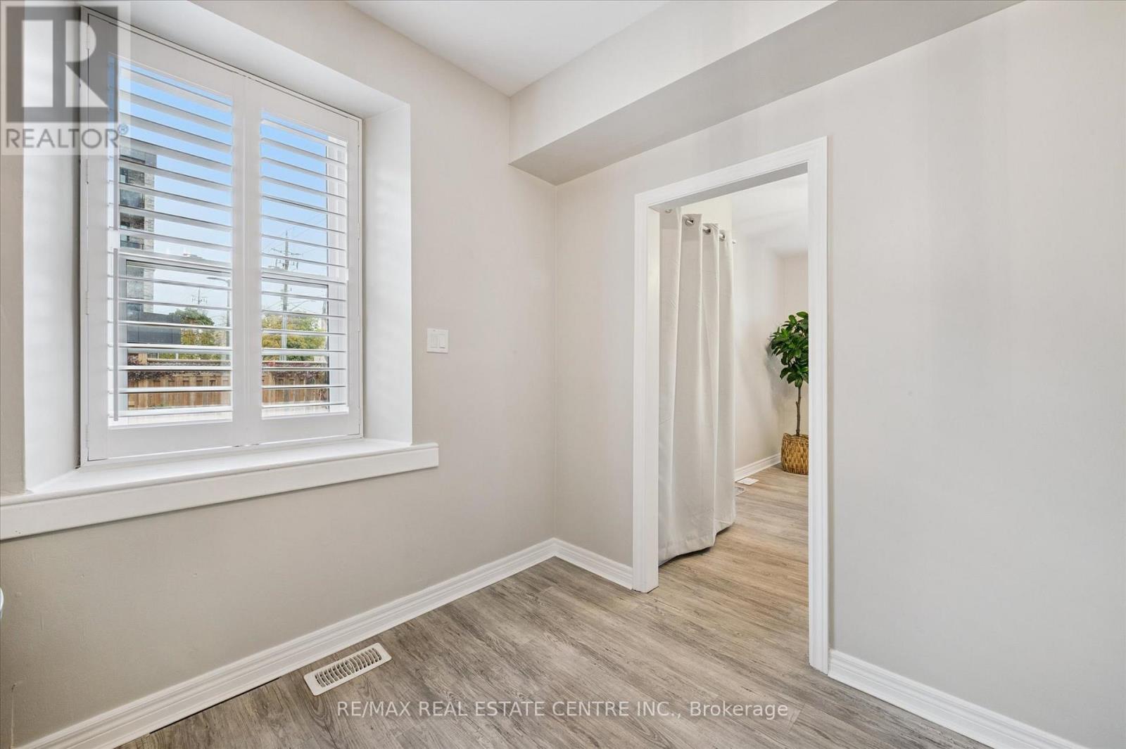 16 - 18 St Andrews Street, Cambridge, Ontario  N1S 1M4 - Photo 10 - X12473625