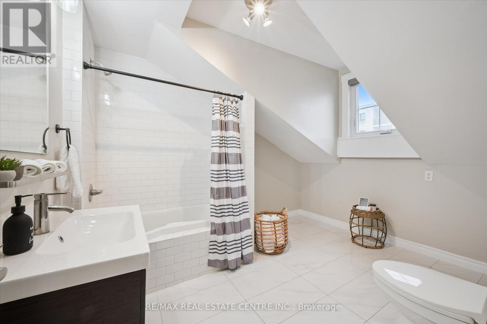 16 - 18 St Andrews Street, Cambridge, Ontario  N1S 1M4 - Photo 16 - X12473625