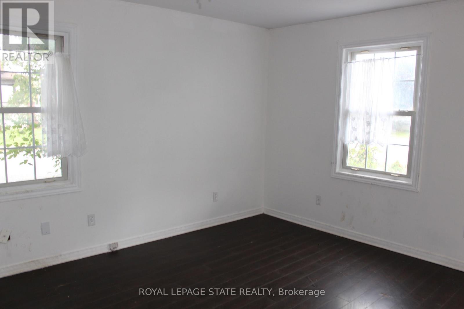 5406 Mcrae Street, Niagara Falls, Ontario  L2E 1R4 - Photo 17 - X12473655