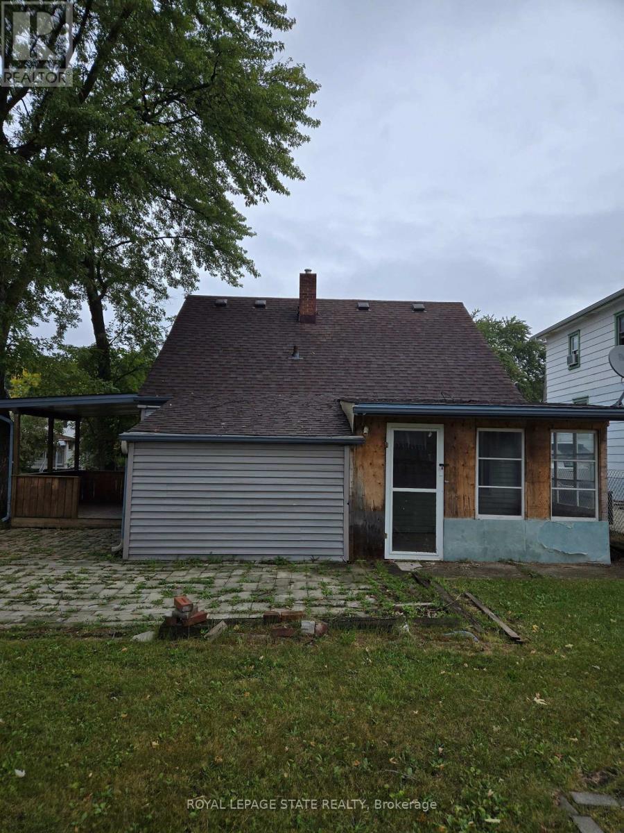 5406 Mcrae Street, Niagara Falls, Ontario  L2E 1R4 - Photo 2 - X12473655