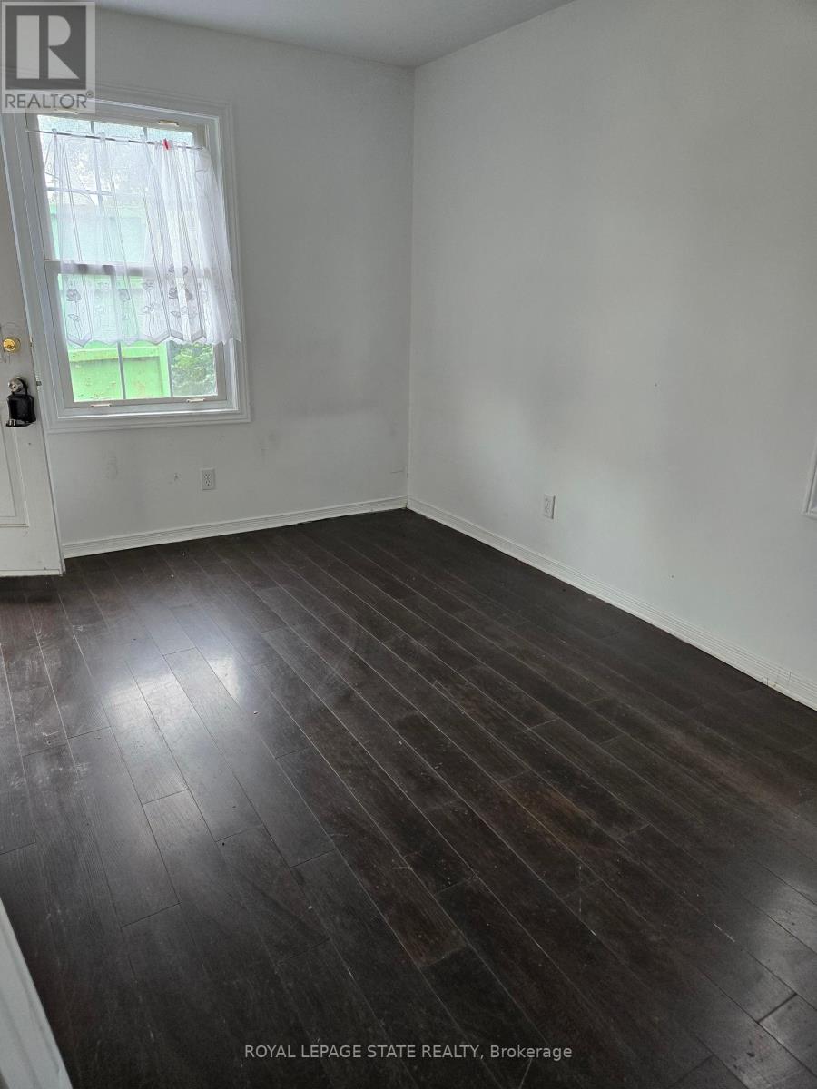 5406 Mcrae Street, Niagara Falls, Ontario  L2E 1R4 - Photo 3 - X12473655