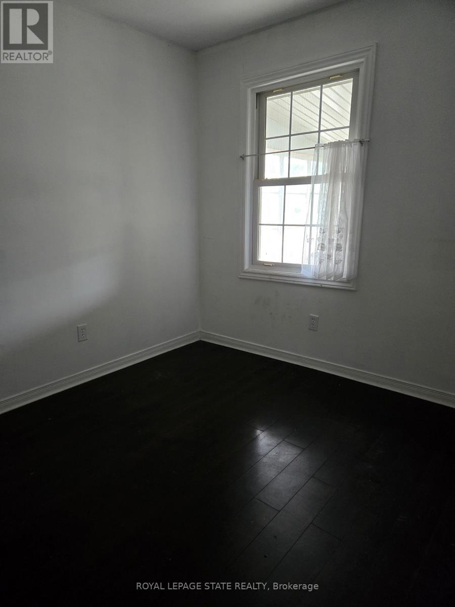 5406 Mcrae Street, Niagara Falls, Ontario  L2E 1R4 - Photo 5 - X12473655